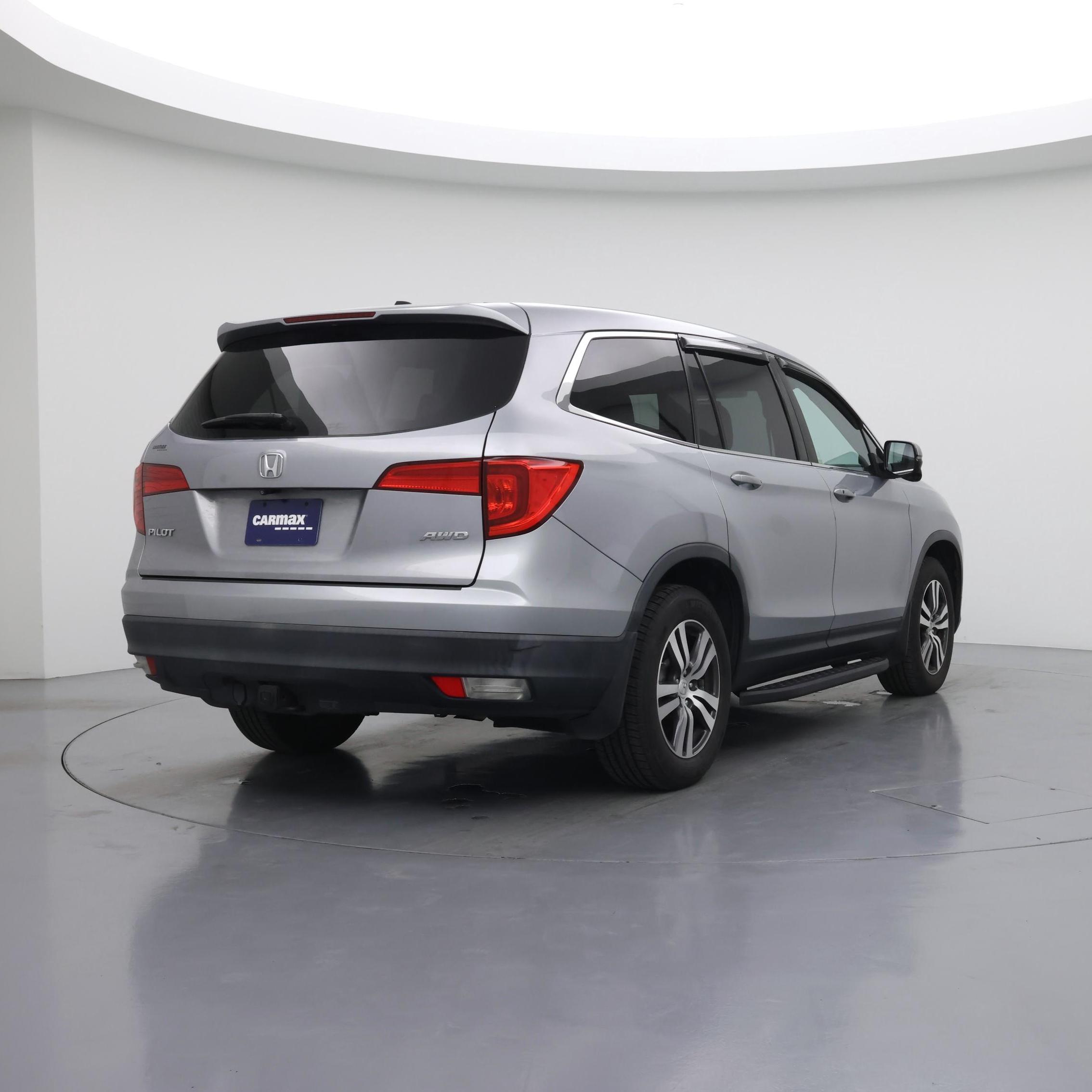 Thumbnail: 2017 Honda Pilot - 8