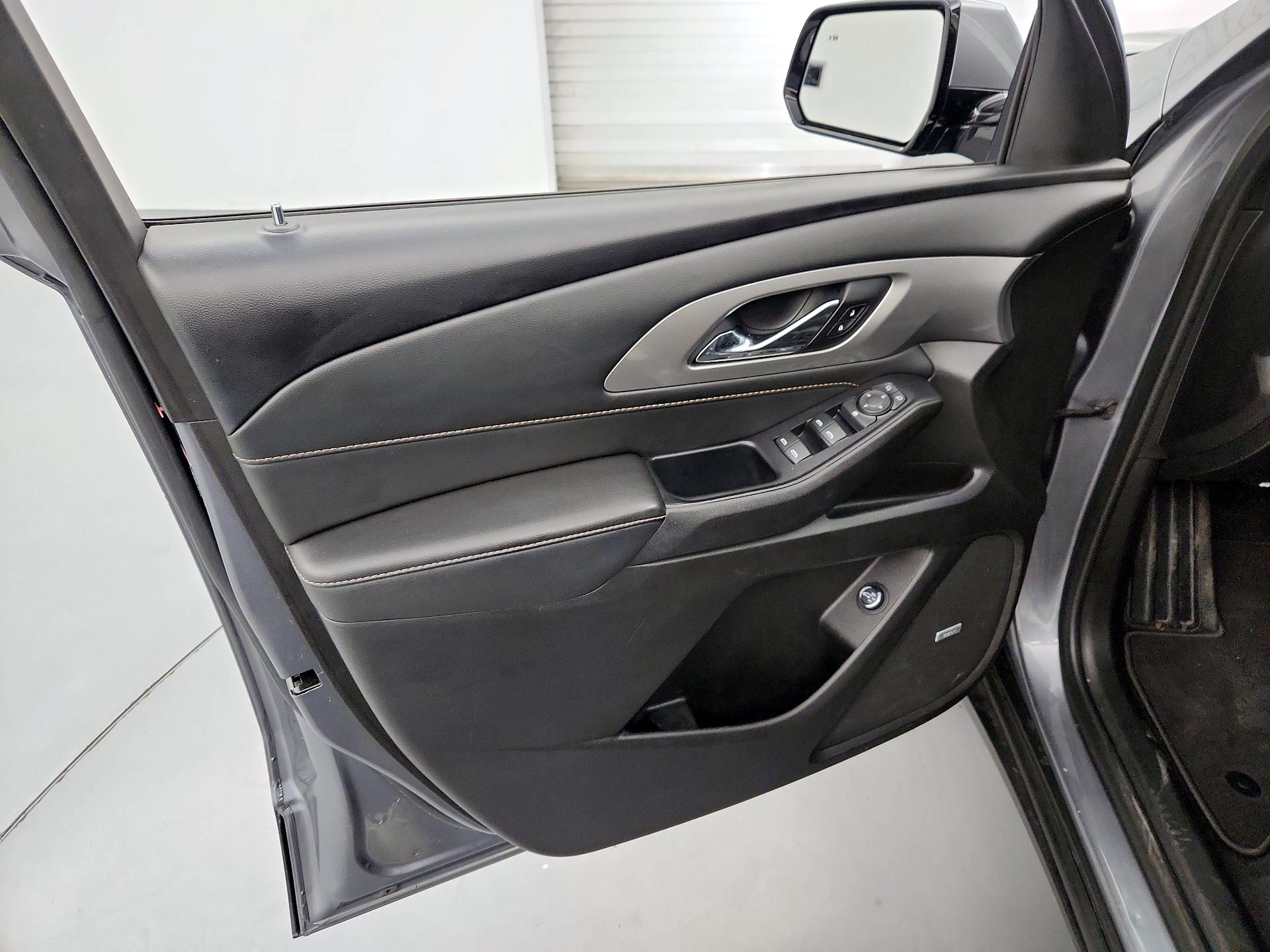 Thumbnail: 2020 Chevrolet Traverse - 12