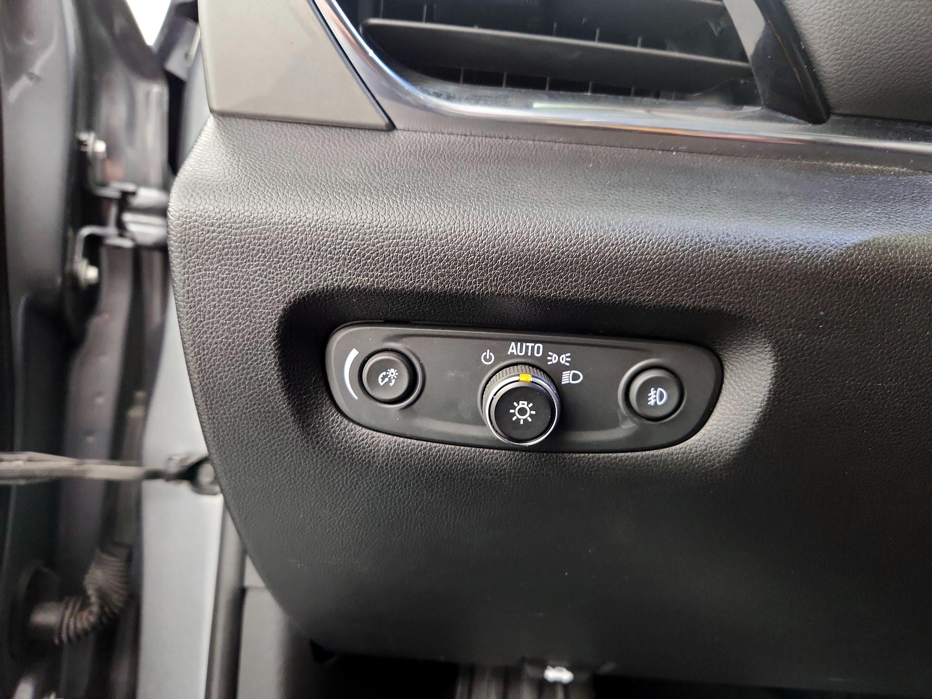 Thumbnail: 2020 Chevrolet Traverse - 13