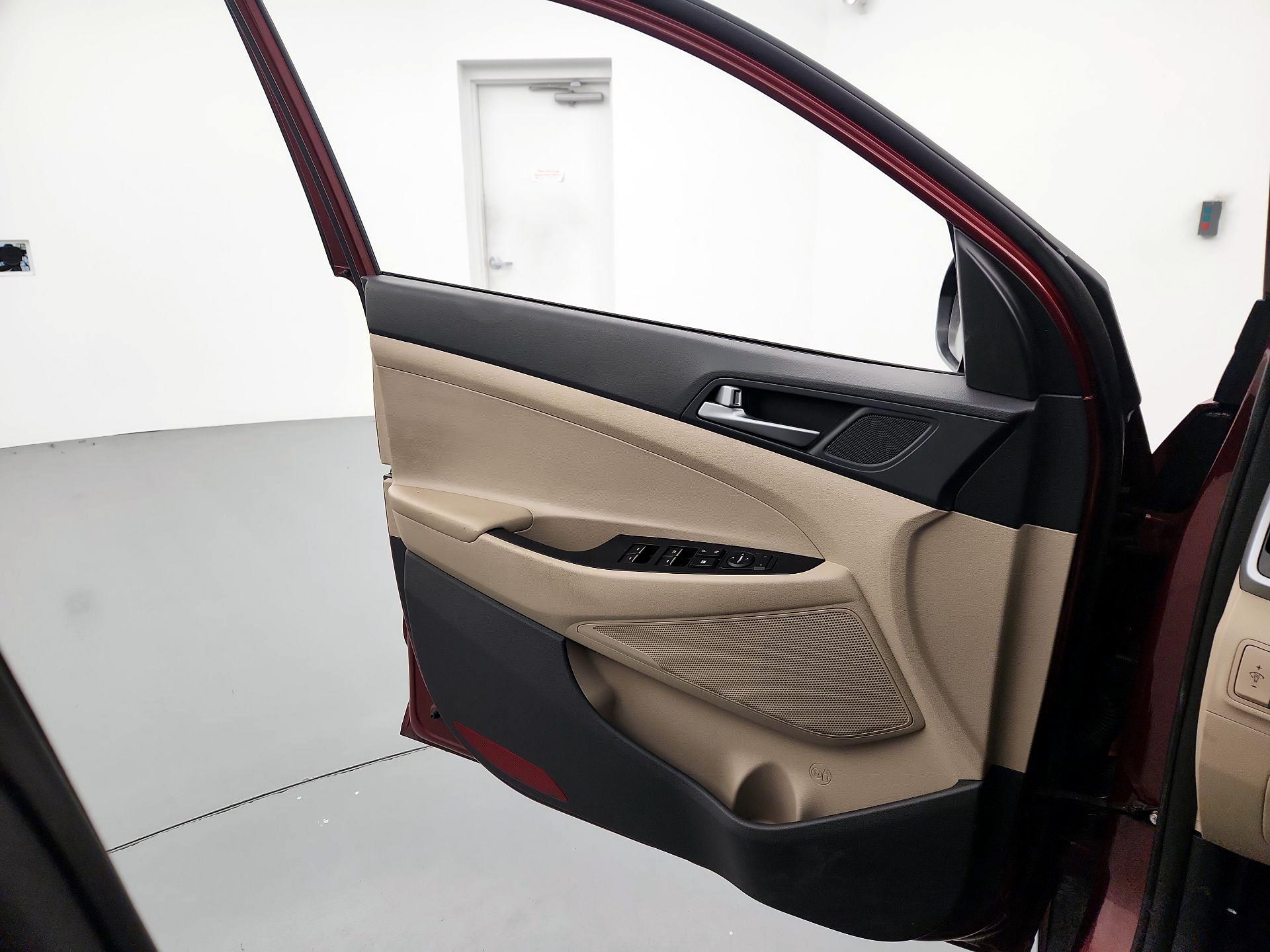 Thumbnail: 2016 Hyundai Tucson - 12