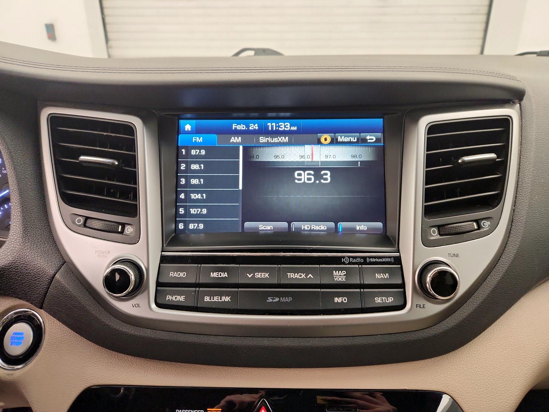 Thumbnail: 2016 Hyundai Tucson - 16