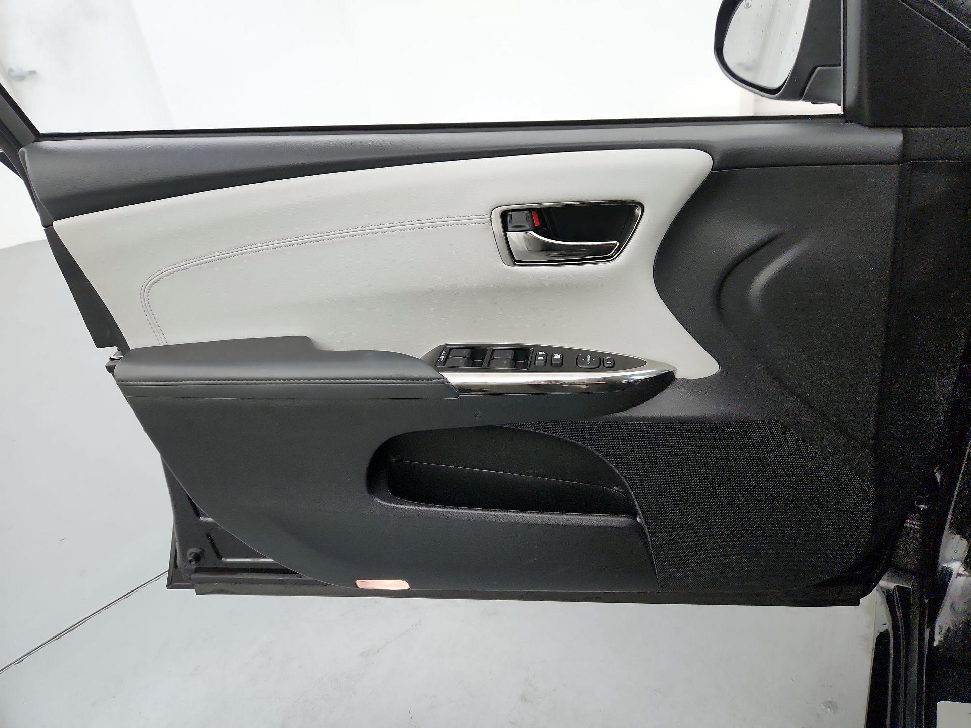 Thumbnail: 2016 Toyota Avalon - 12