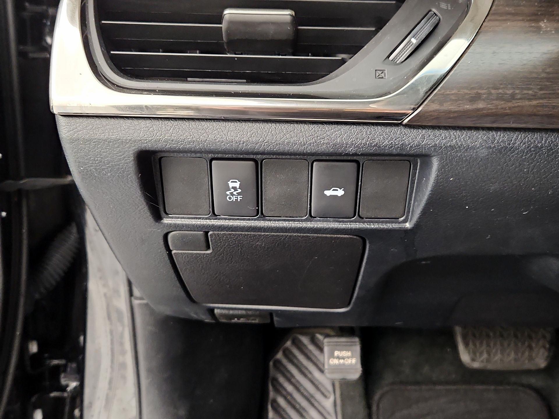 Thumbnail: 2016 Toyota Avalon - 13