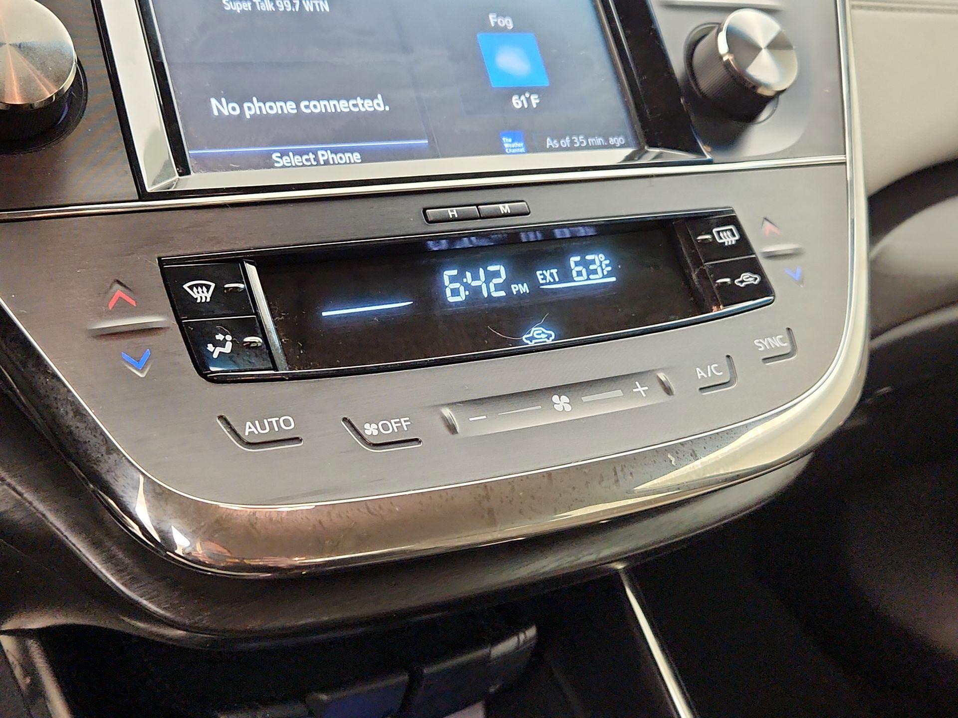 Thumbnail: 2016 Toyota Avalon - 16