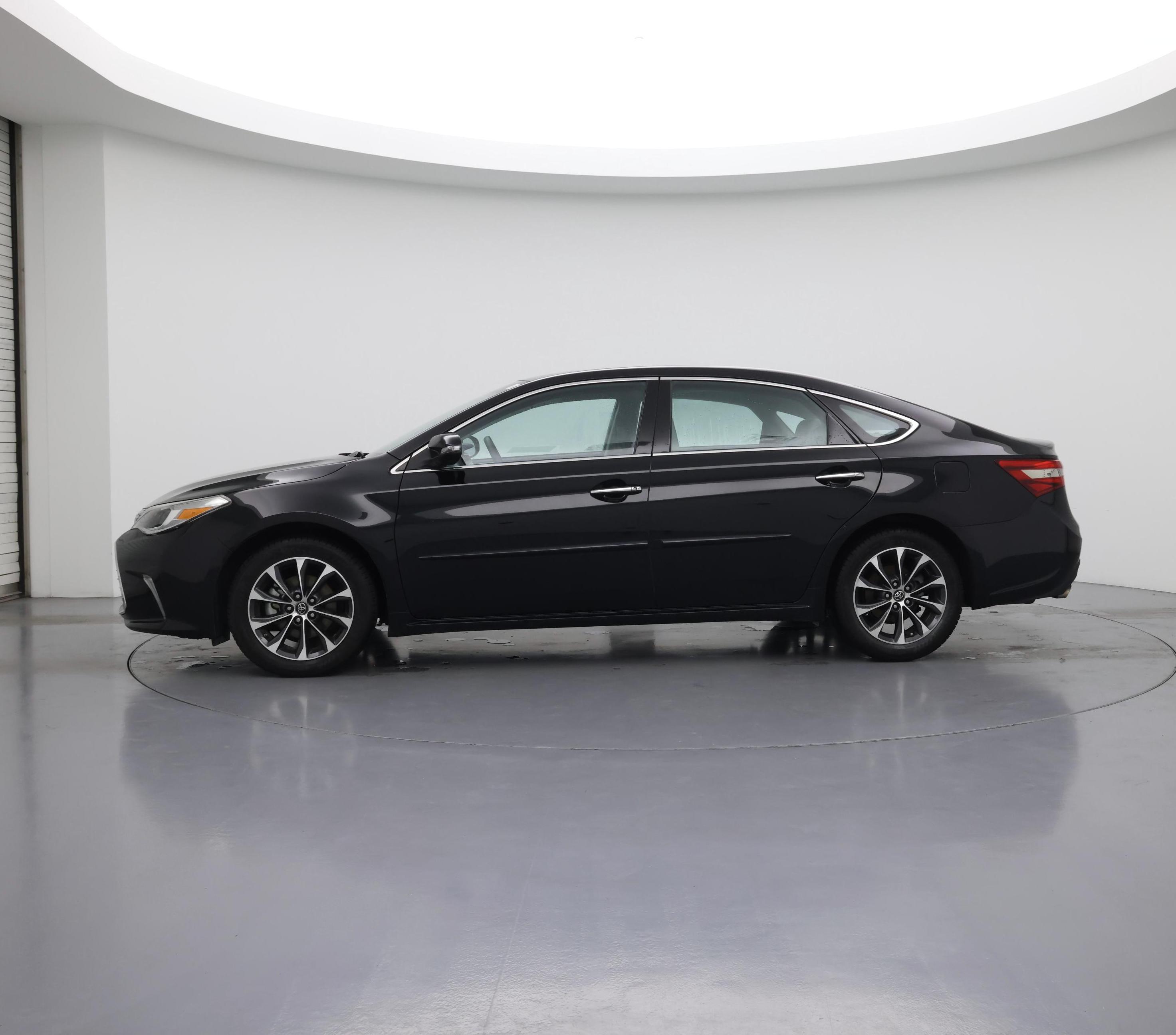Thumbnail: 2016 Toyota Avalon - 3