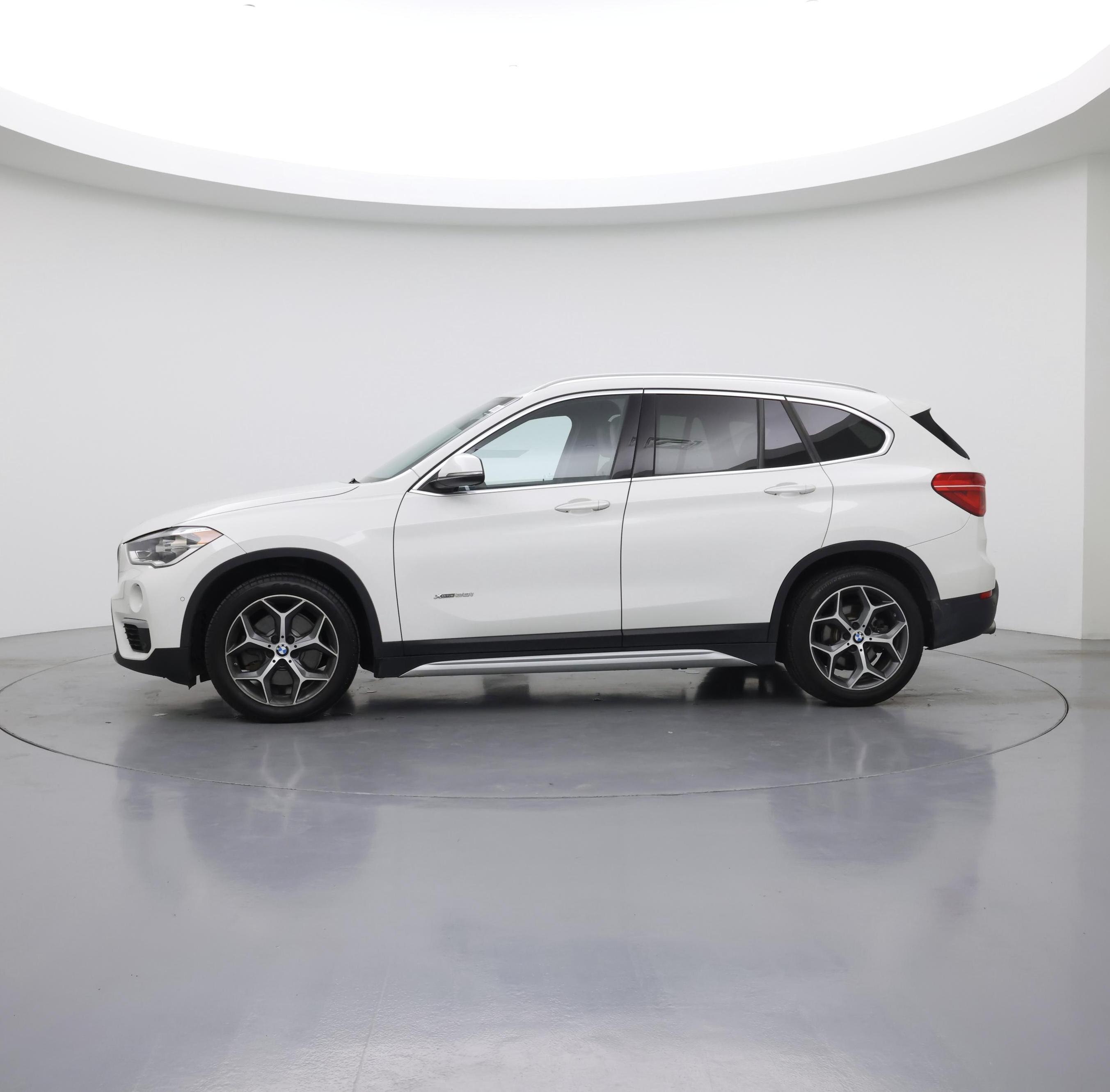 Thumbnail: 2016 BMW X1 - 3