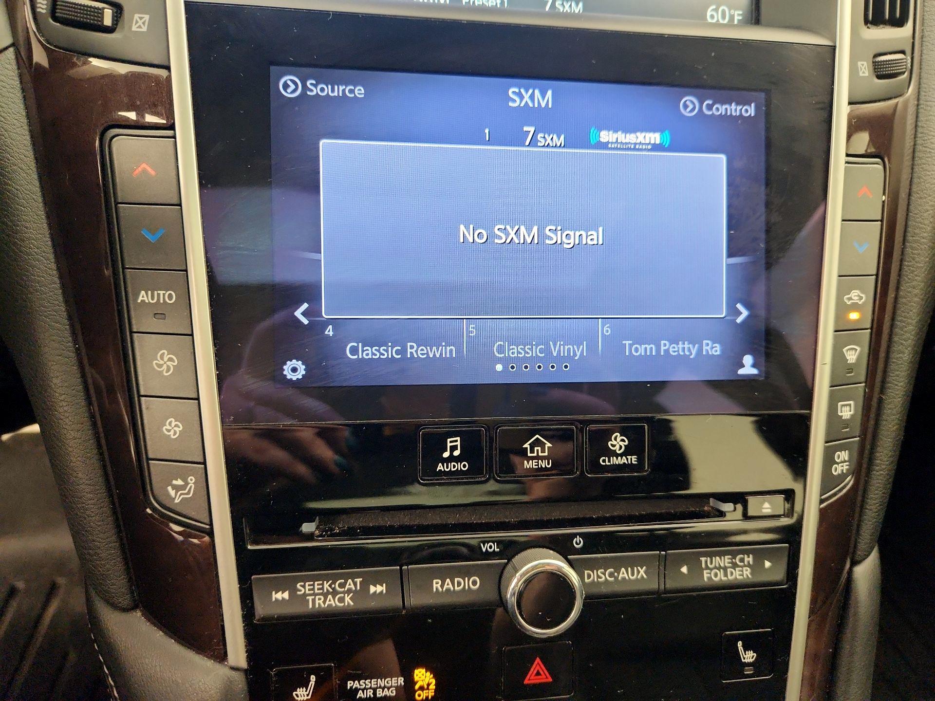 Thumbnail: 2014 INFINITI Q50 - 16