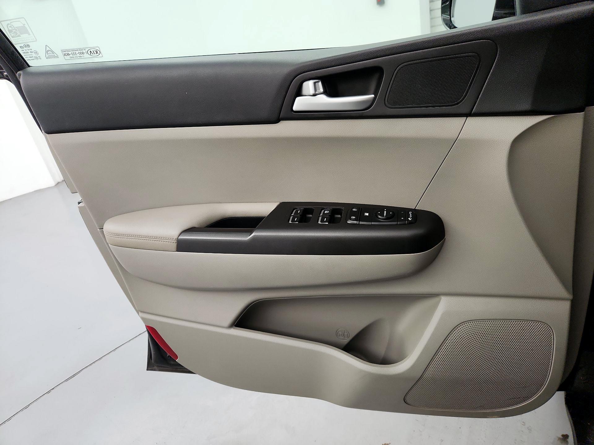 Thumbnail: 2020 Kia Sportage - 12