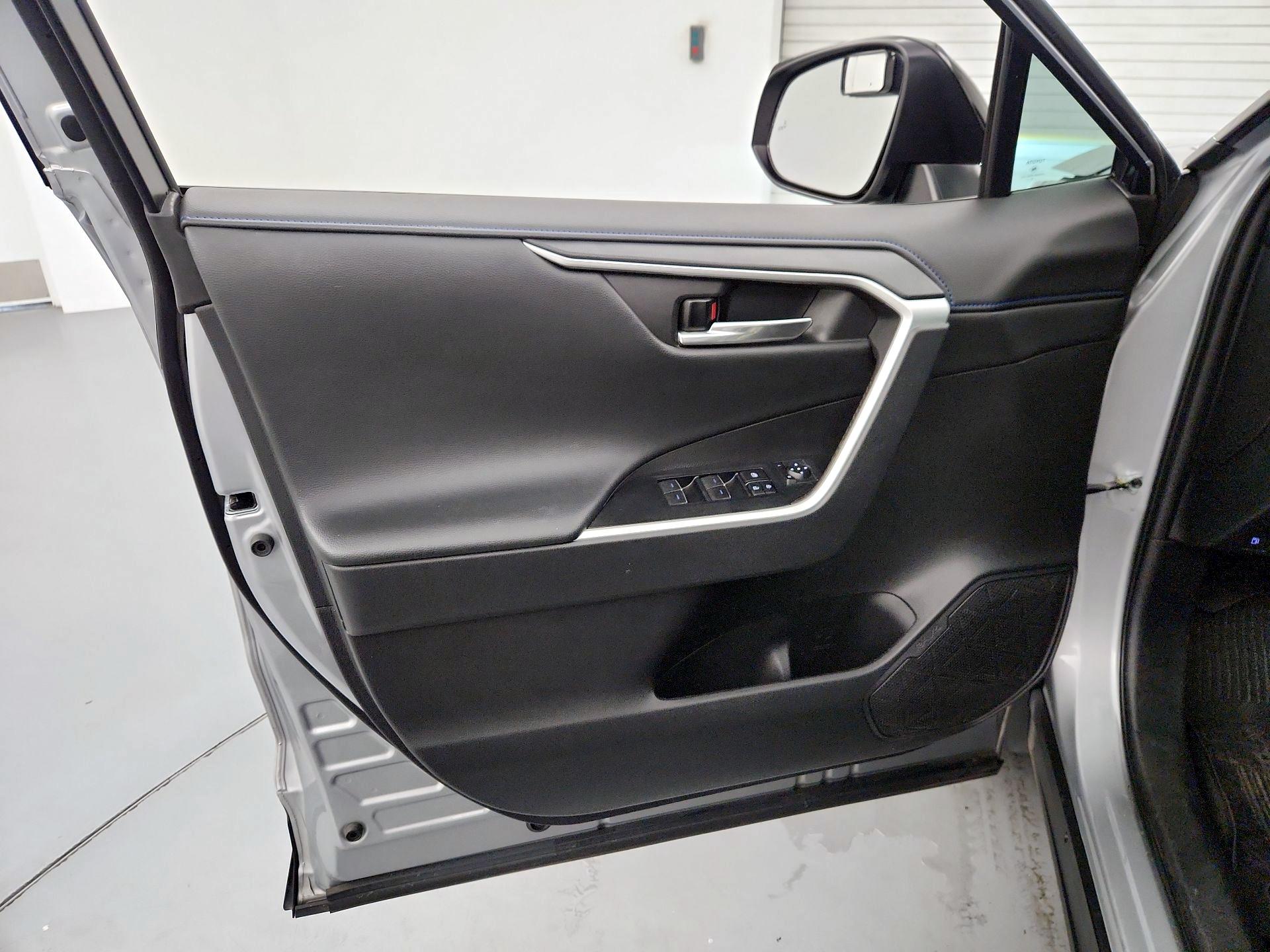 Thumbnail: 2022 Toyota RAV4 - 12