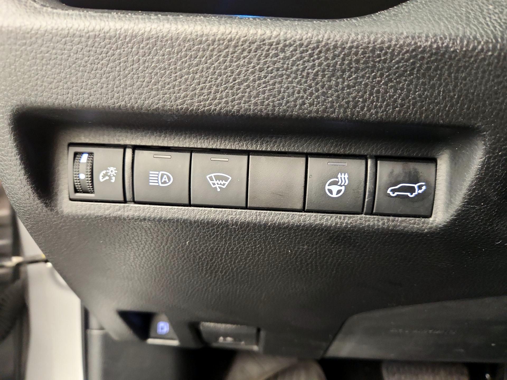 Thumbnail: 2022 Toyota RAV4 - 13