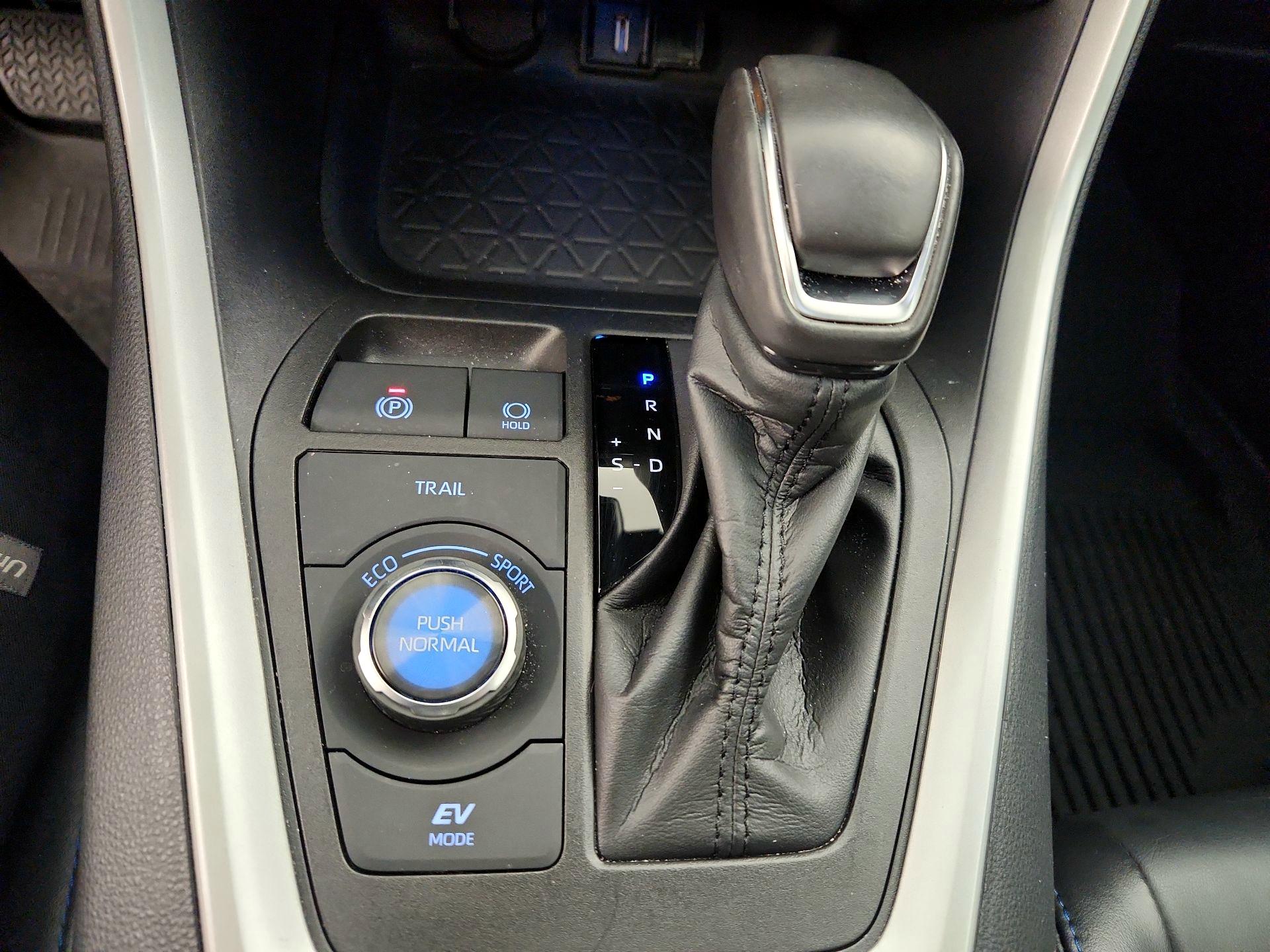 Thumbnail: 2022 Toyota RAV4 - 17