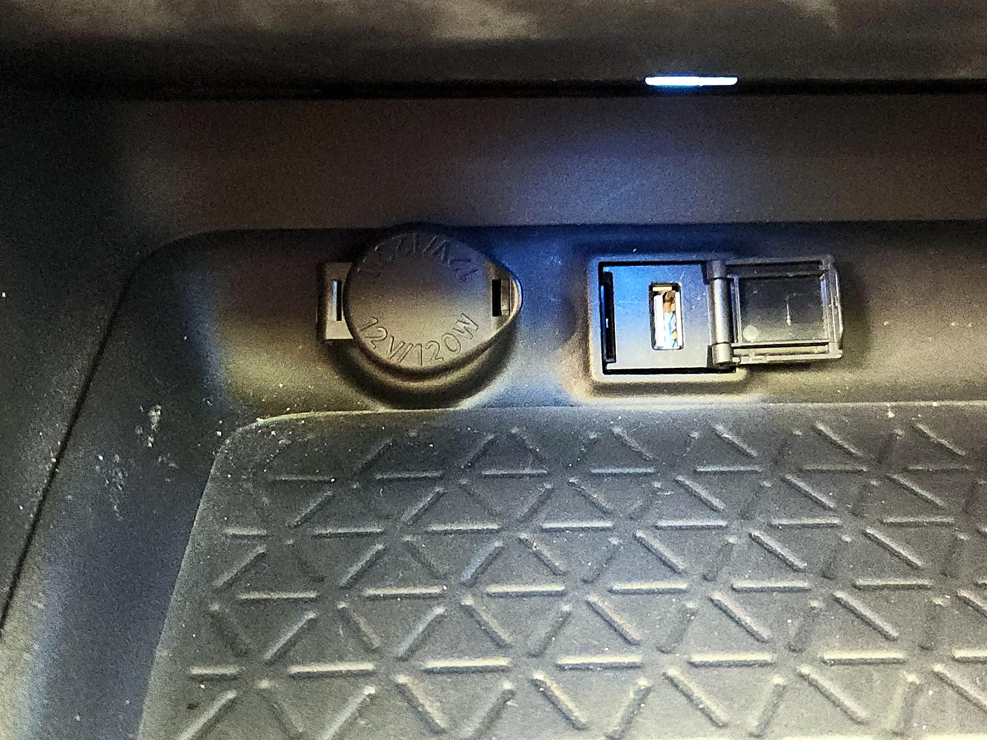 Thumbnail: 2022 Toyota RAV4 - 18