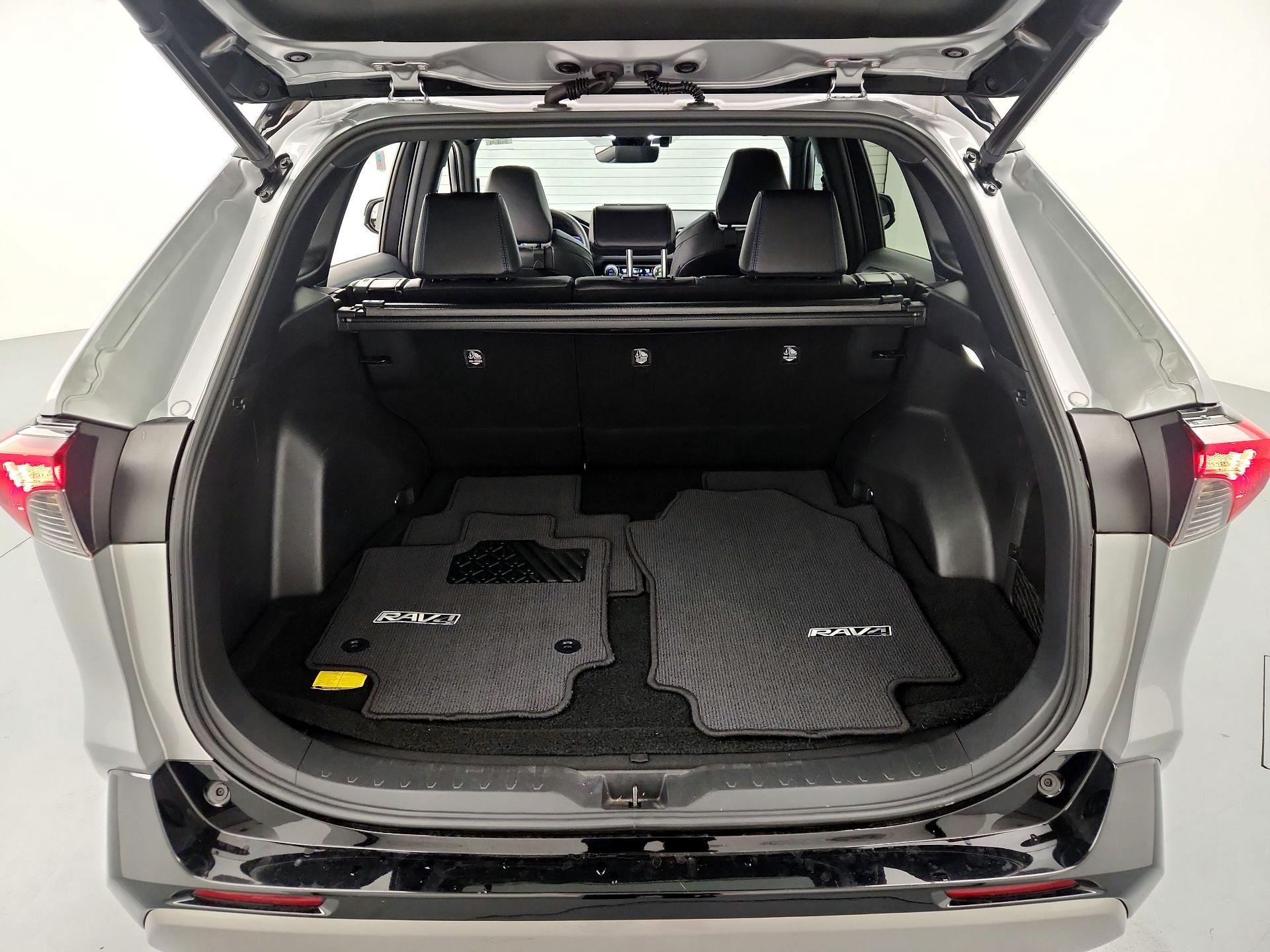 Thumbnail: 2022 Toyota RAV4 - 20