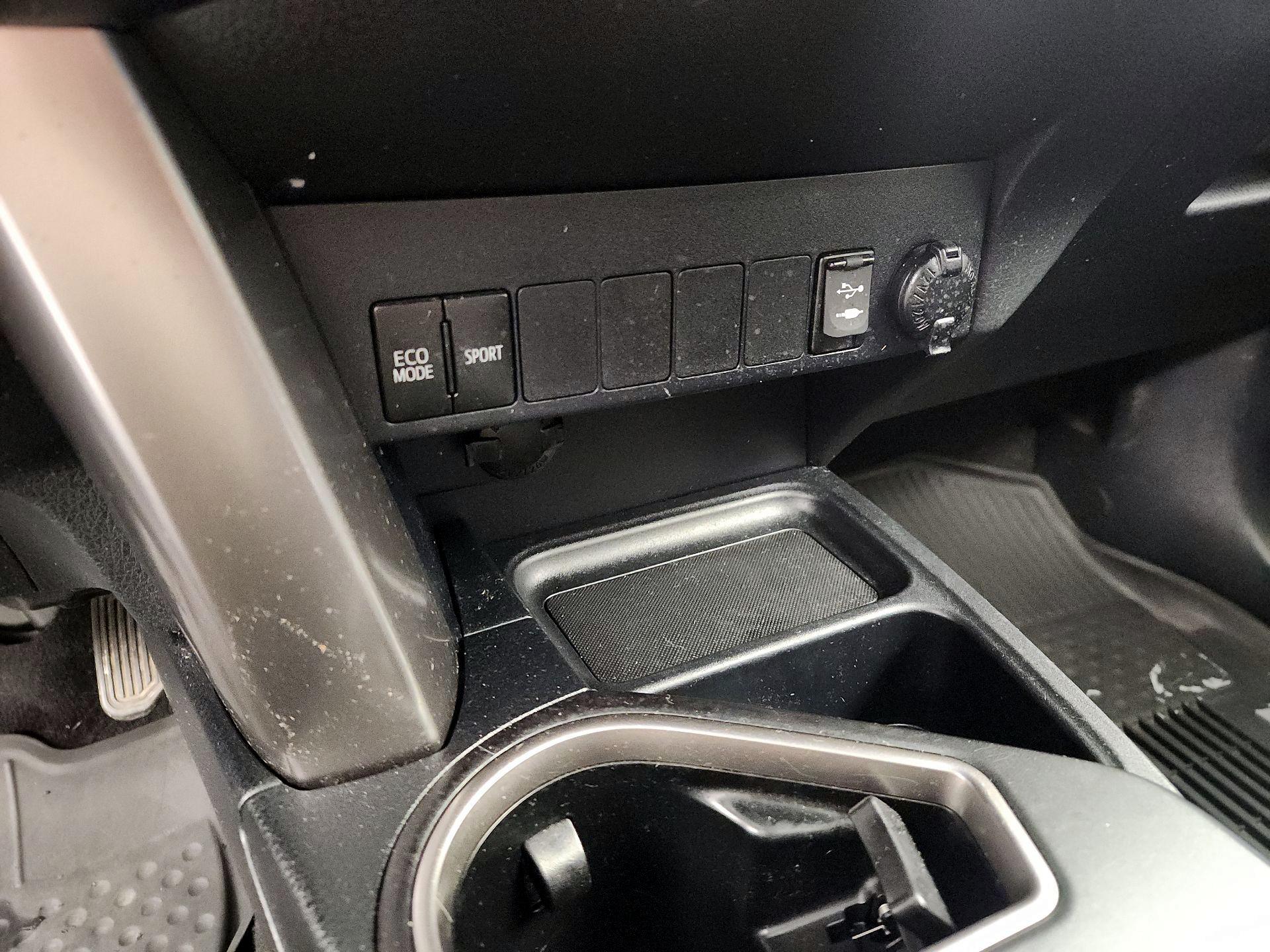 Thumbnail: 2018 Toyota RAV4 - 18