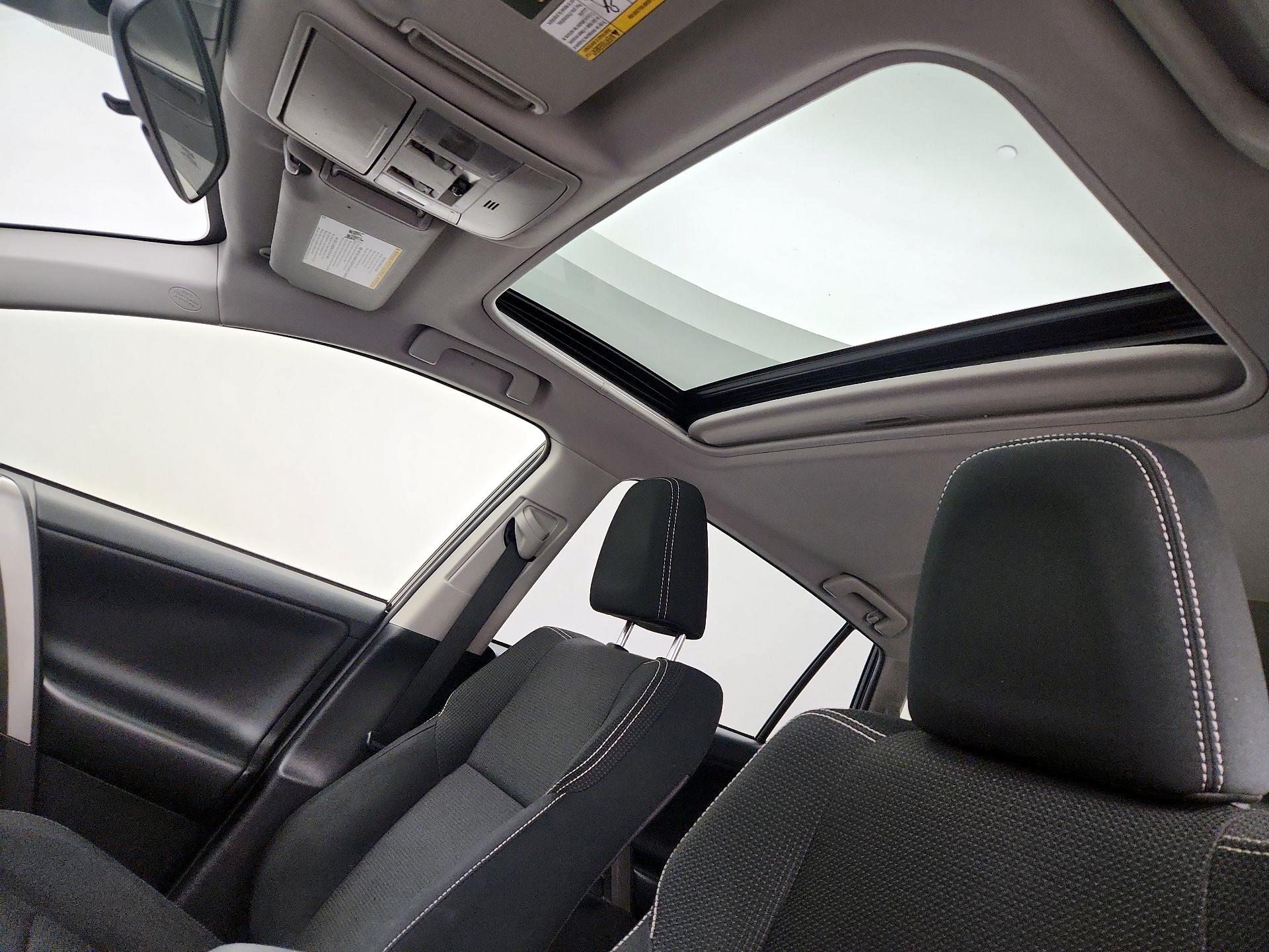 Thumbnail: 2018 Toyota RAV4 - 19