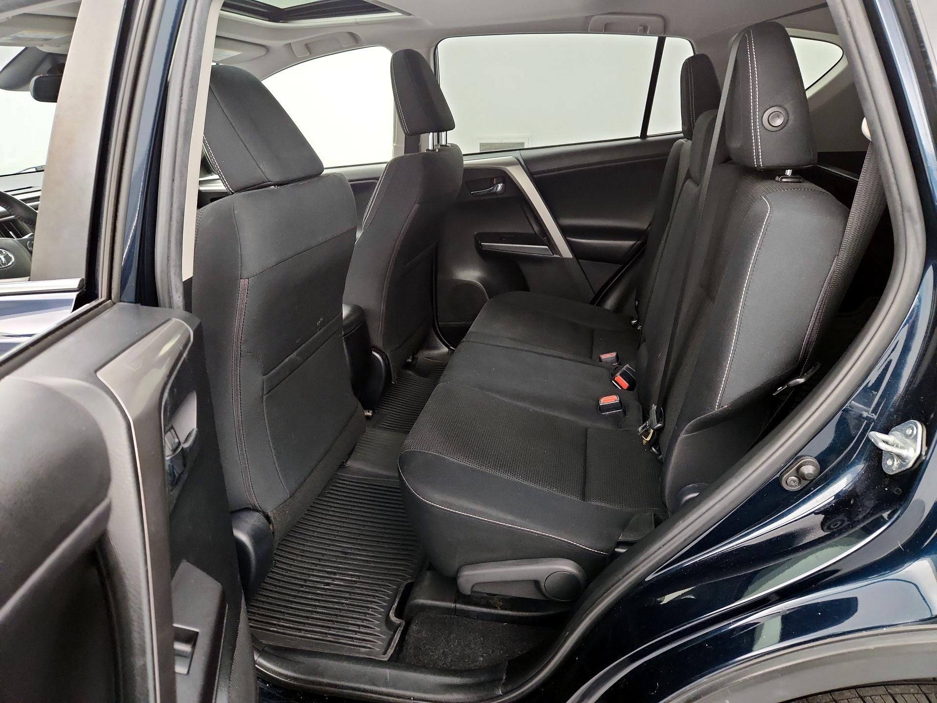 Thumbnail: 2018 Toyota RAV4 - 20