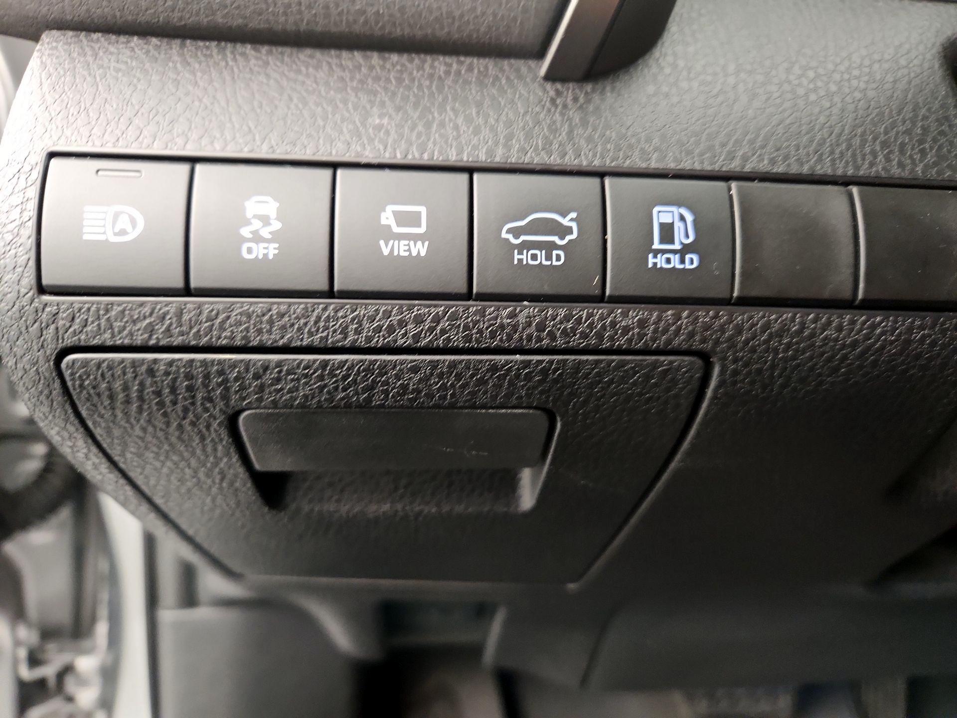 Thumbnail: 2019 Toyota Camry - 13