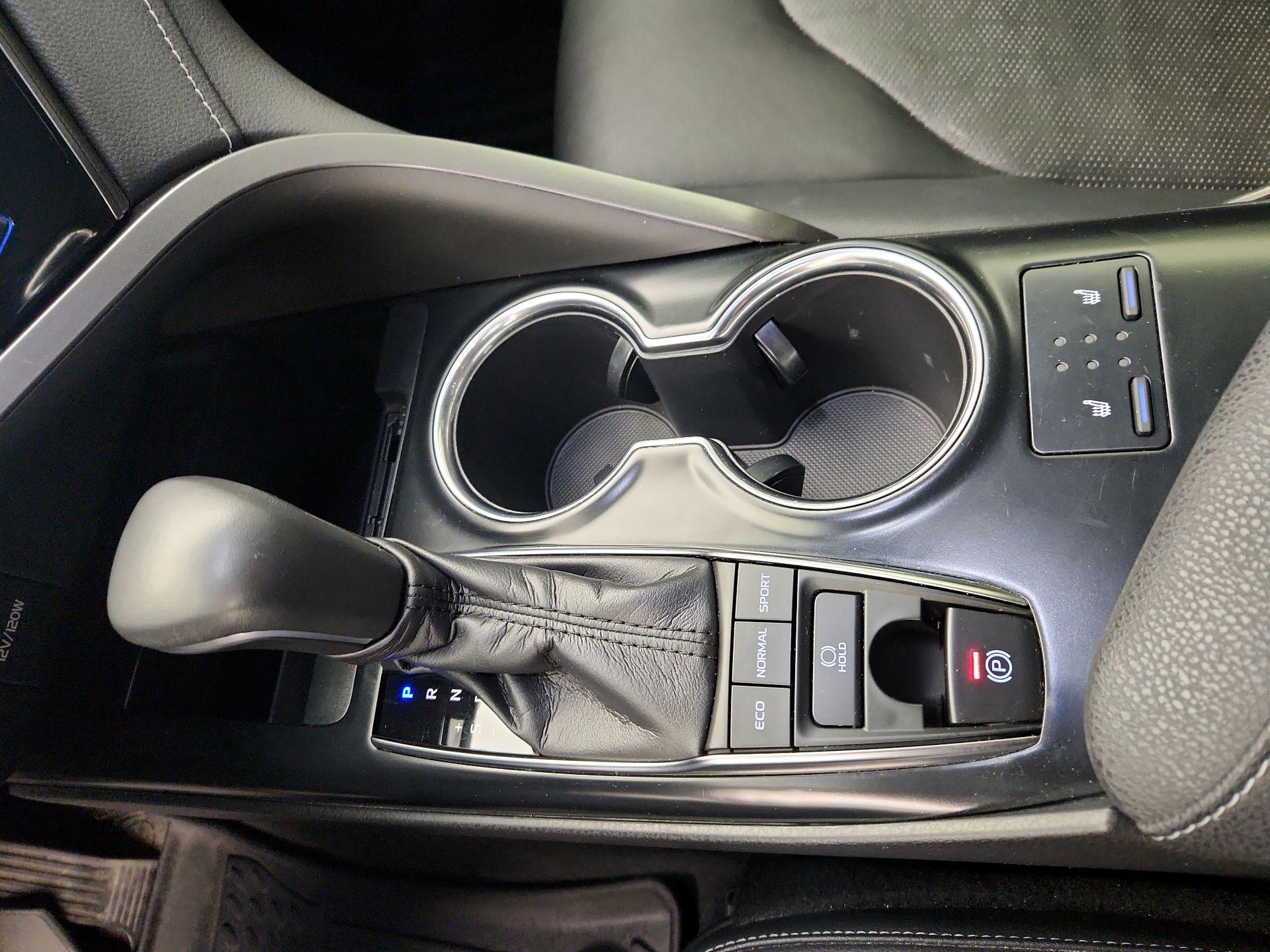 Thumbnail: 2019 Toyota Camry - 17