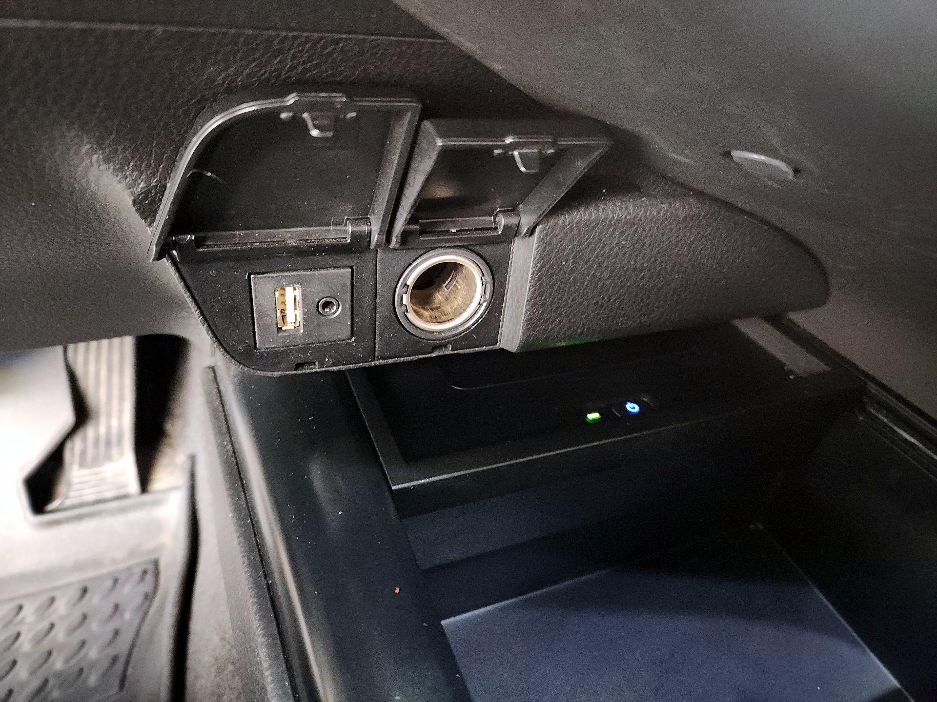 Thumbnail: 2019 Toyota Camry - 18