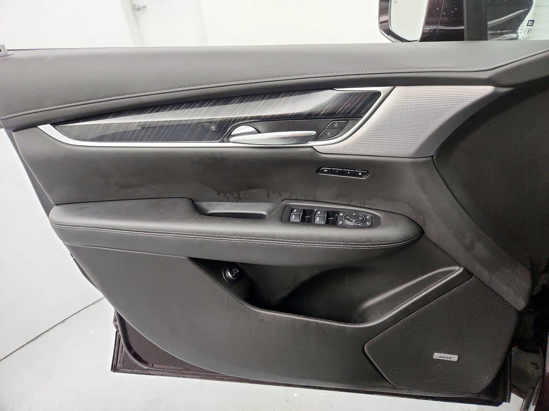 Thumbnail: 2020 Cadillac XT6 - 12