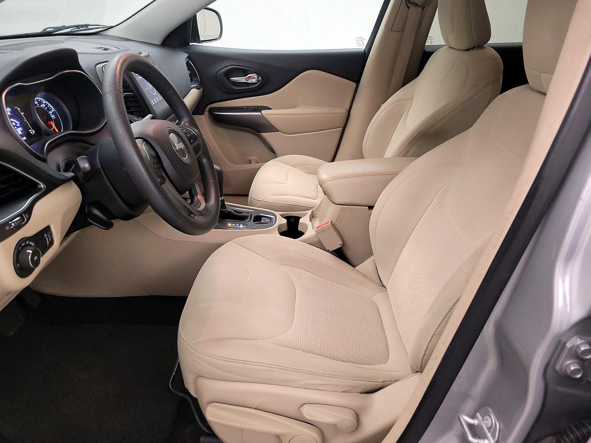 Thumbnail: 2019 Jeep Cherokee - 9