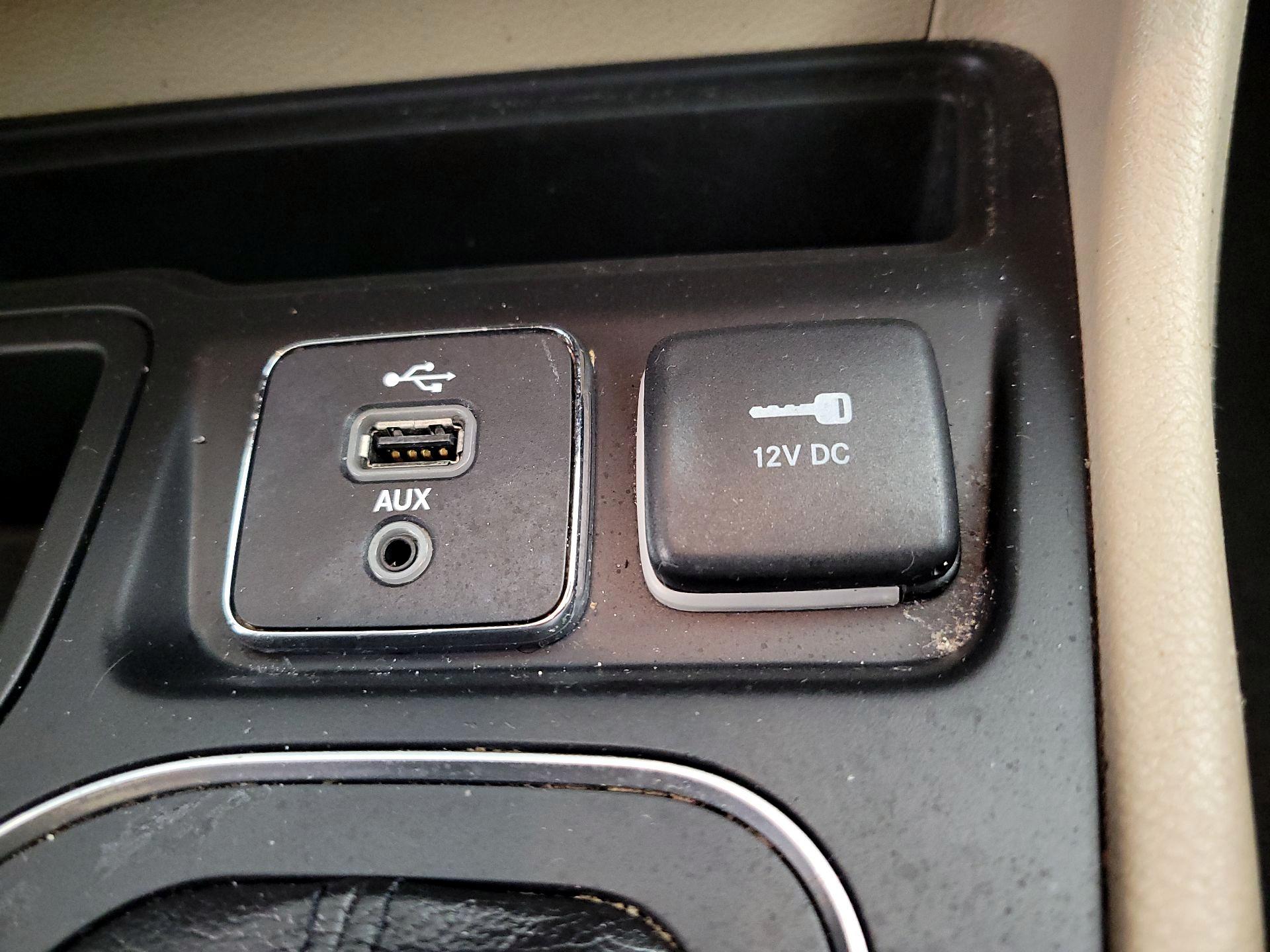 Thumbnail: 2019 Jeep Cherokee - 16