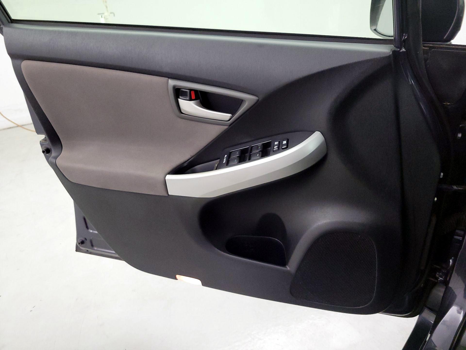 Thumbnail: 2014 Toyota Prius - 10
