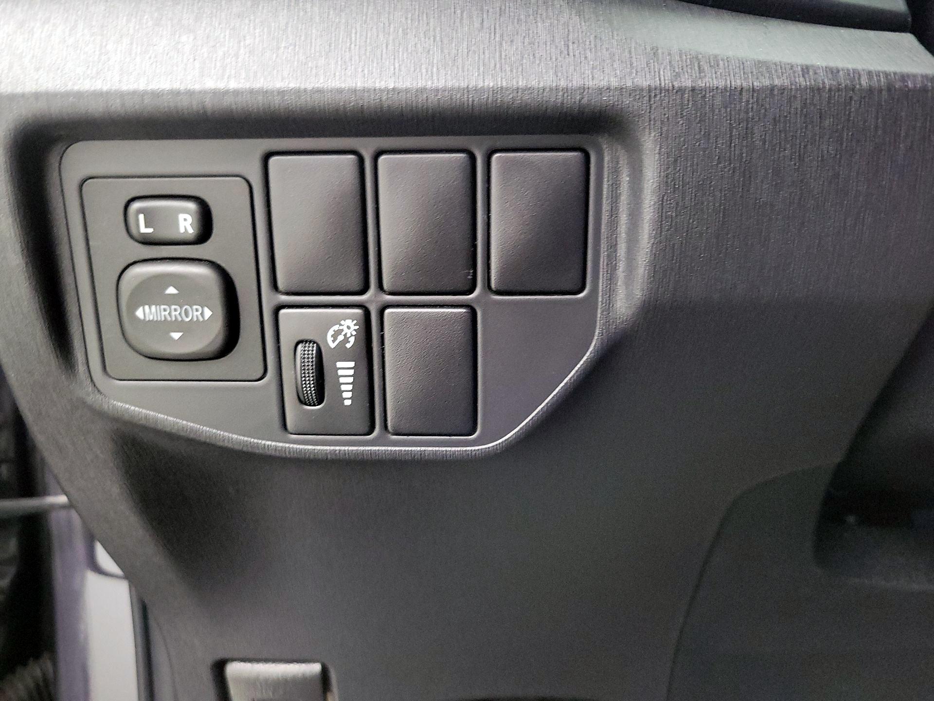 Thumbnail: 2014 Toyota Prius - 11