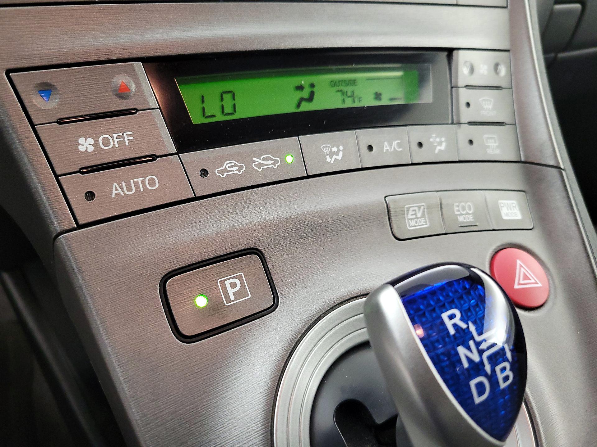 Thumbnail: 2014 Toyota Prius - 13