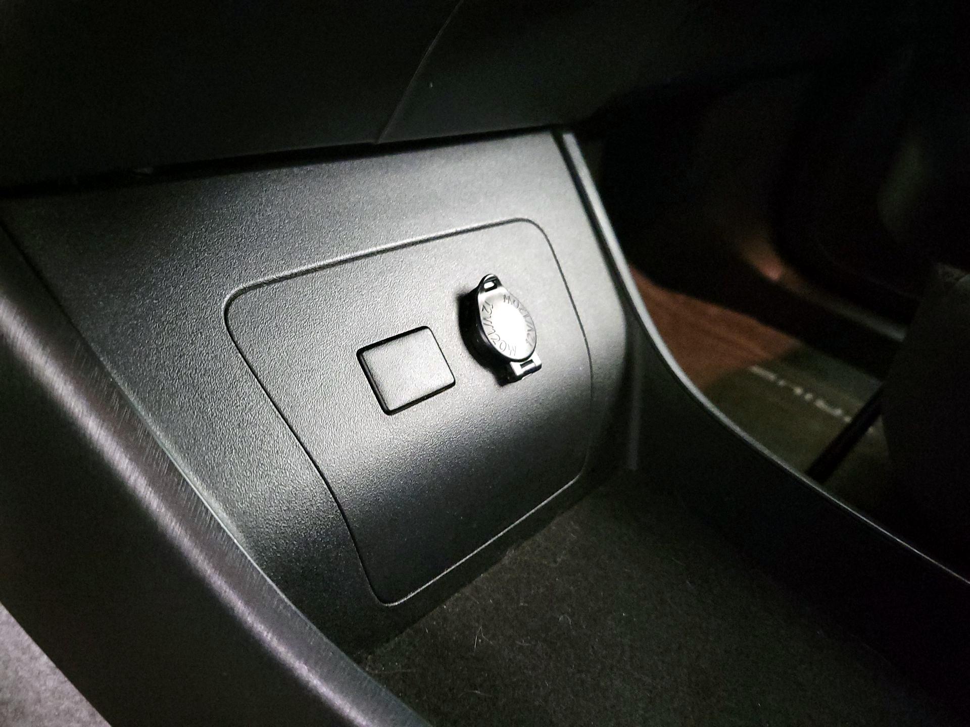 Thumbnail: 2014 Toyota Prius - 15
