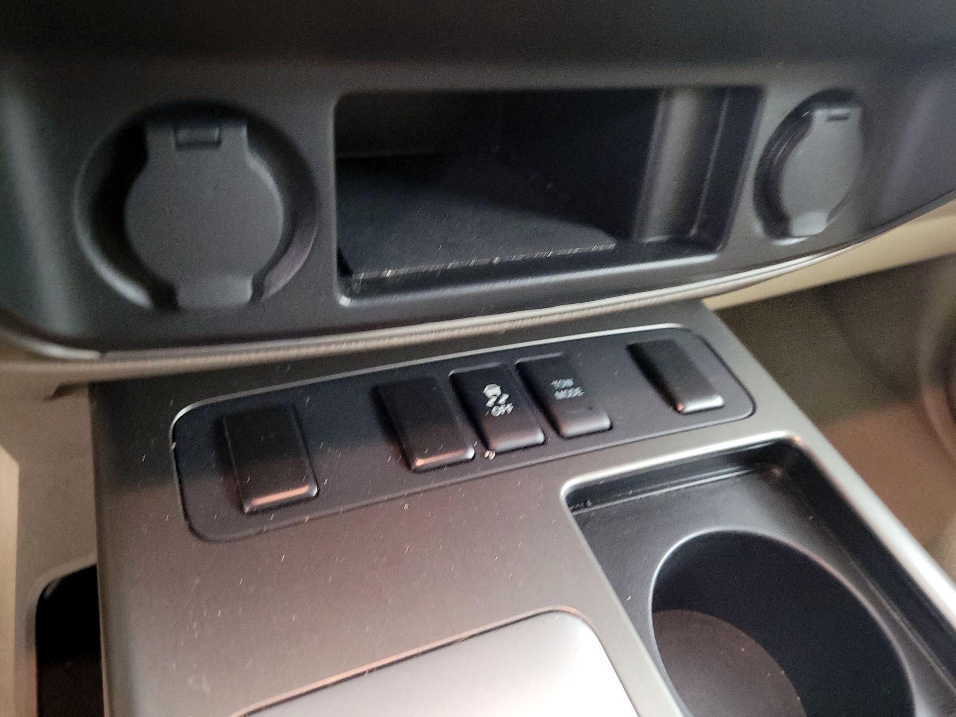Thumbnail: 2015 Nissan Armada - 16