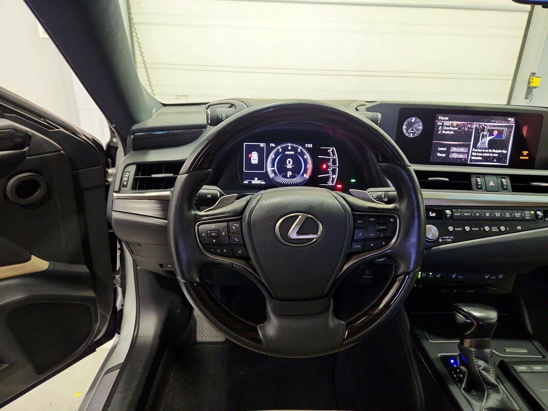 Thumbnail: 2021 Lexus ES - 10