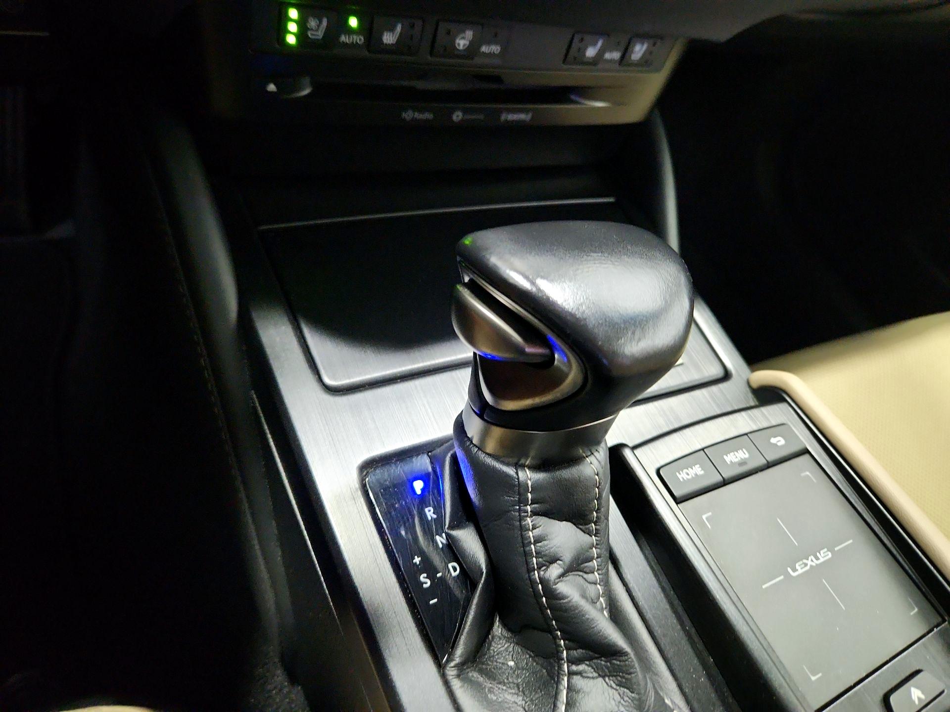 Thumbnail: 2021 Lexus ES - 16