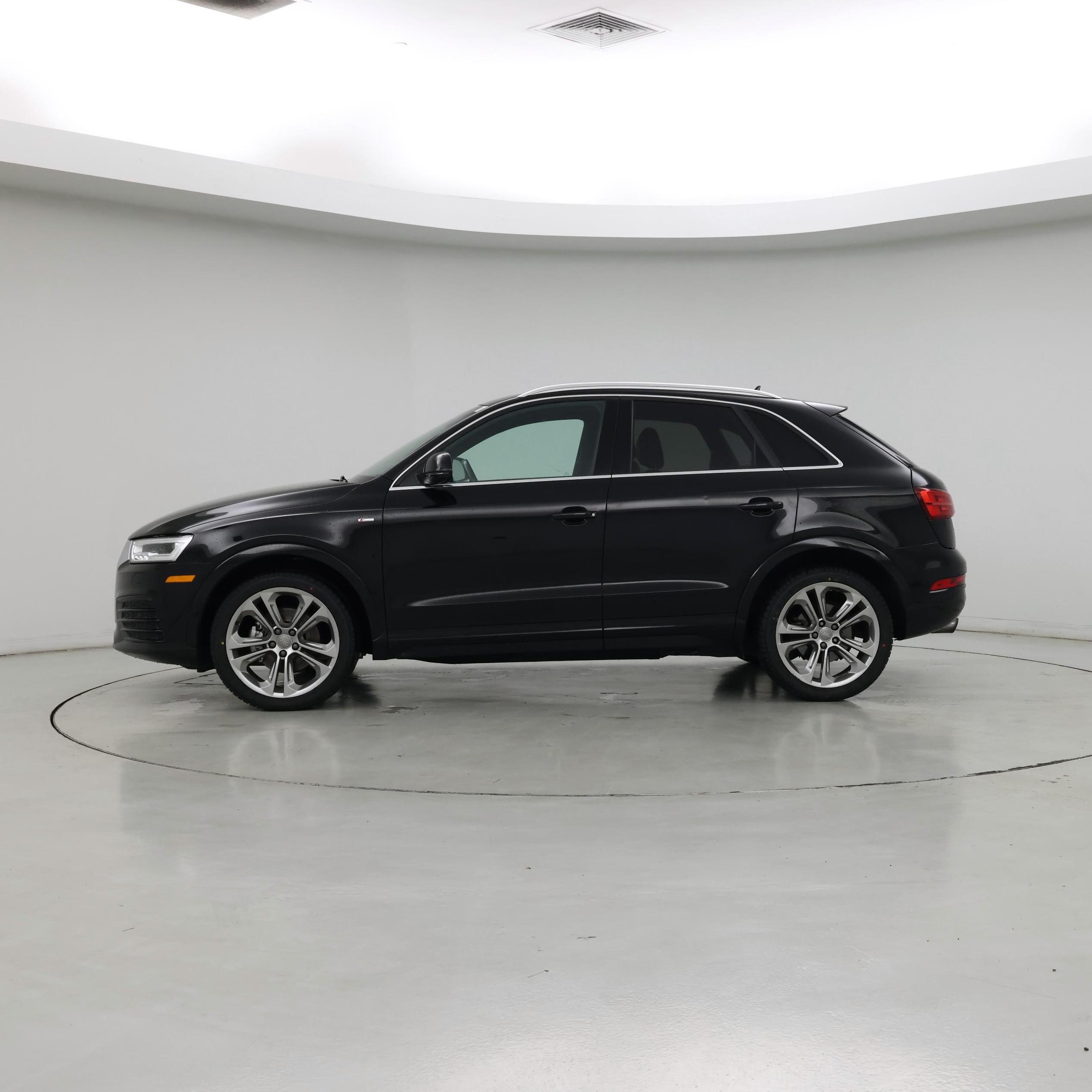 Thumbnail: 2018 Audi Q3 - 3