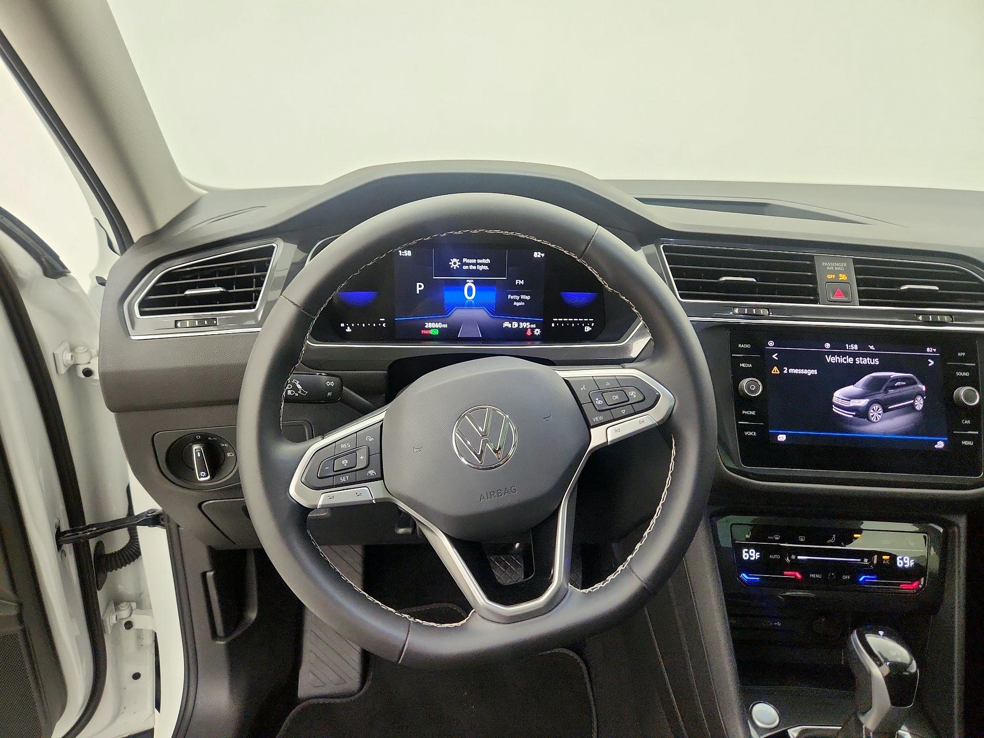 Thumbnail: 2023 Volkswagen Tiguan - 10