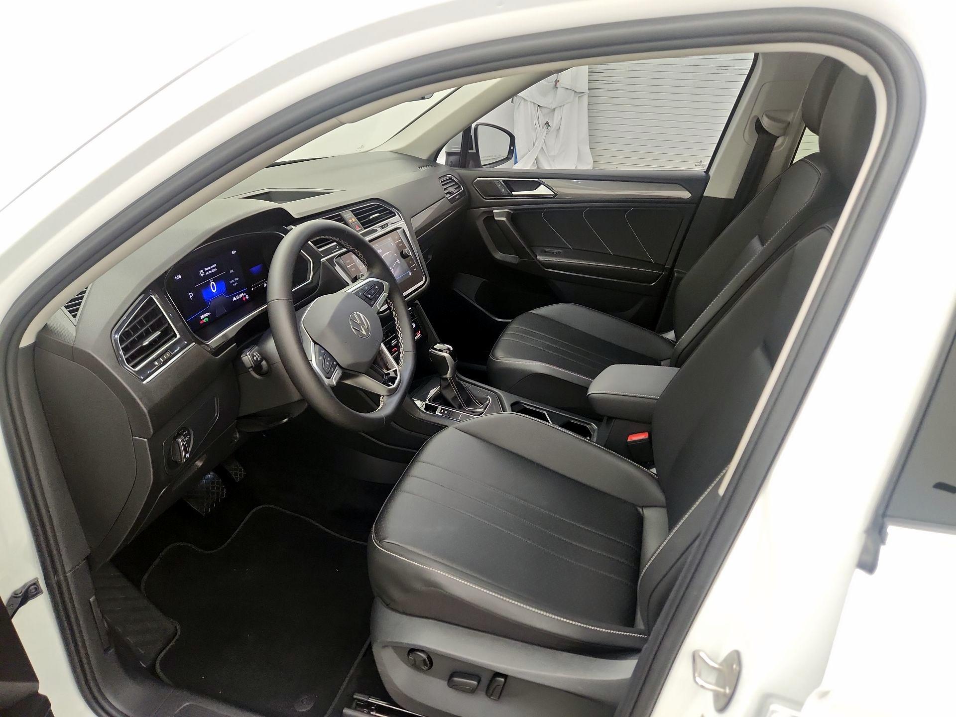 Thumbnail: 2023 Volkswagen Tiguan - 11