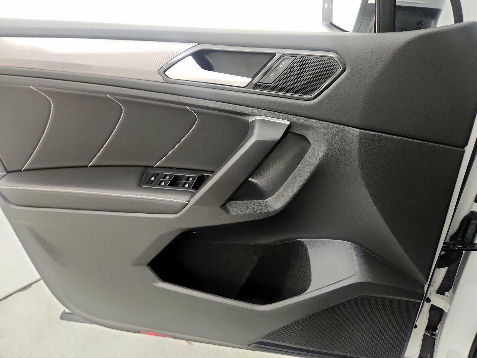 Thumbnail: 2023 Volkswagen Tiguan - 12