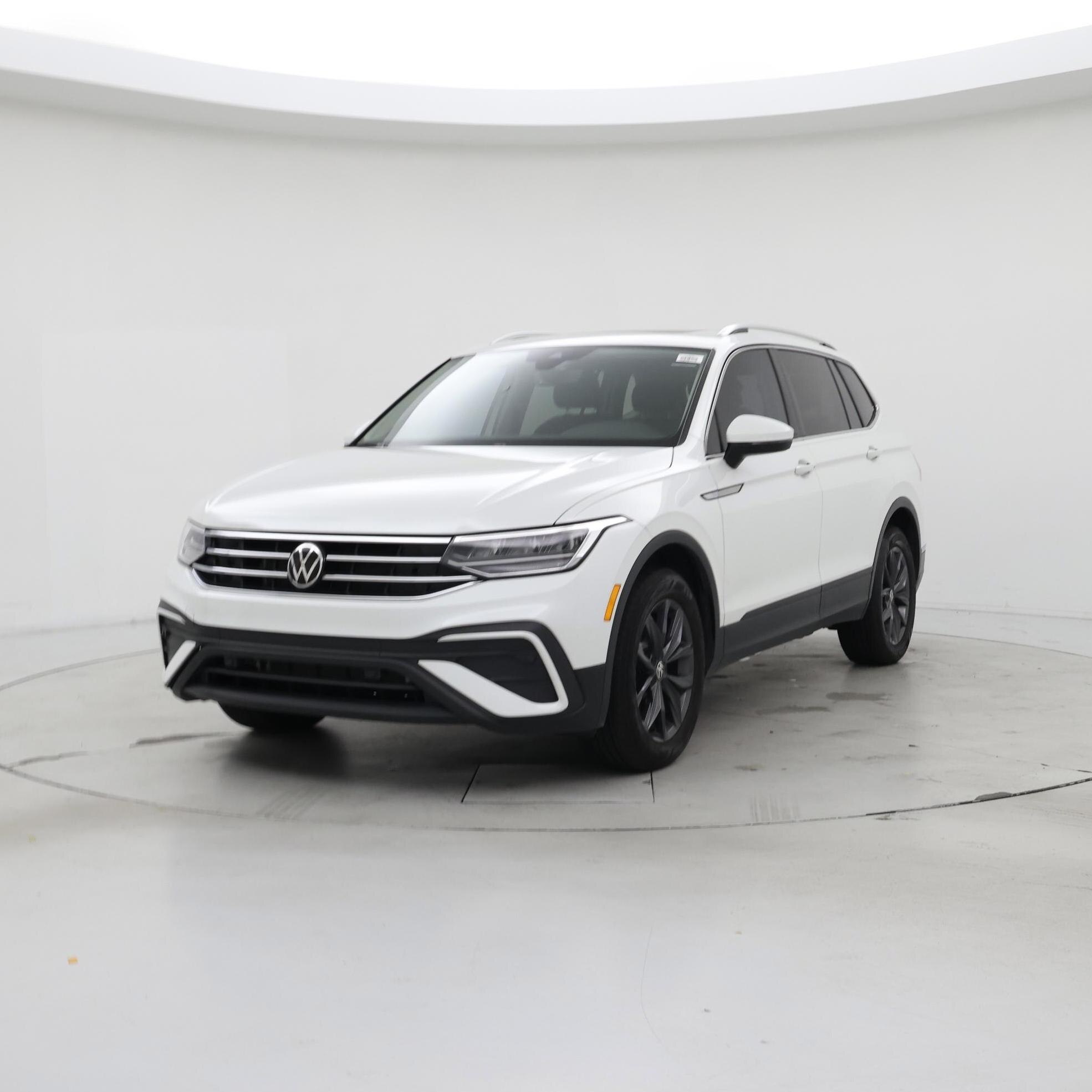 Thumbnail: 2023 Volkswagen Tiguan - 4
