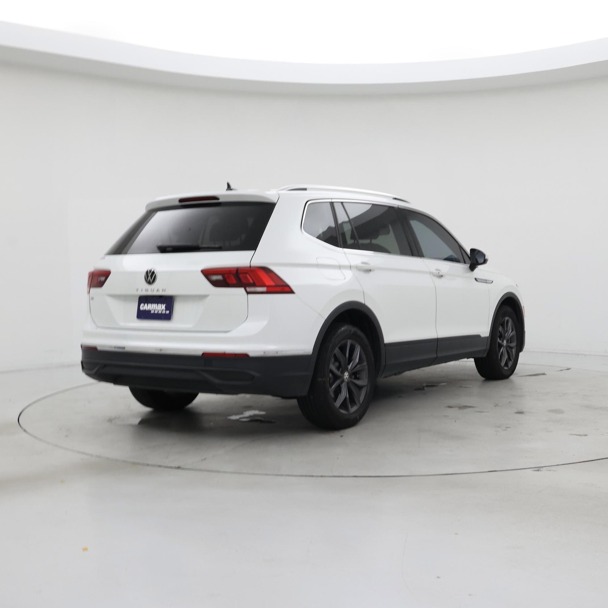 Thumbnail: 2023 Volkswagen Tiguan - 8