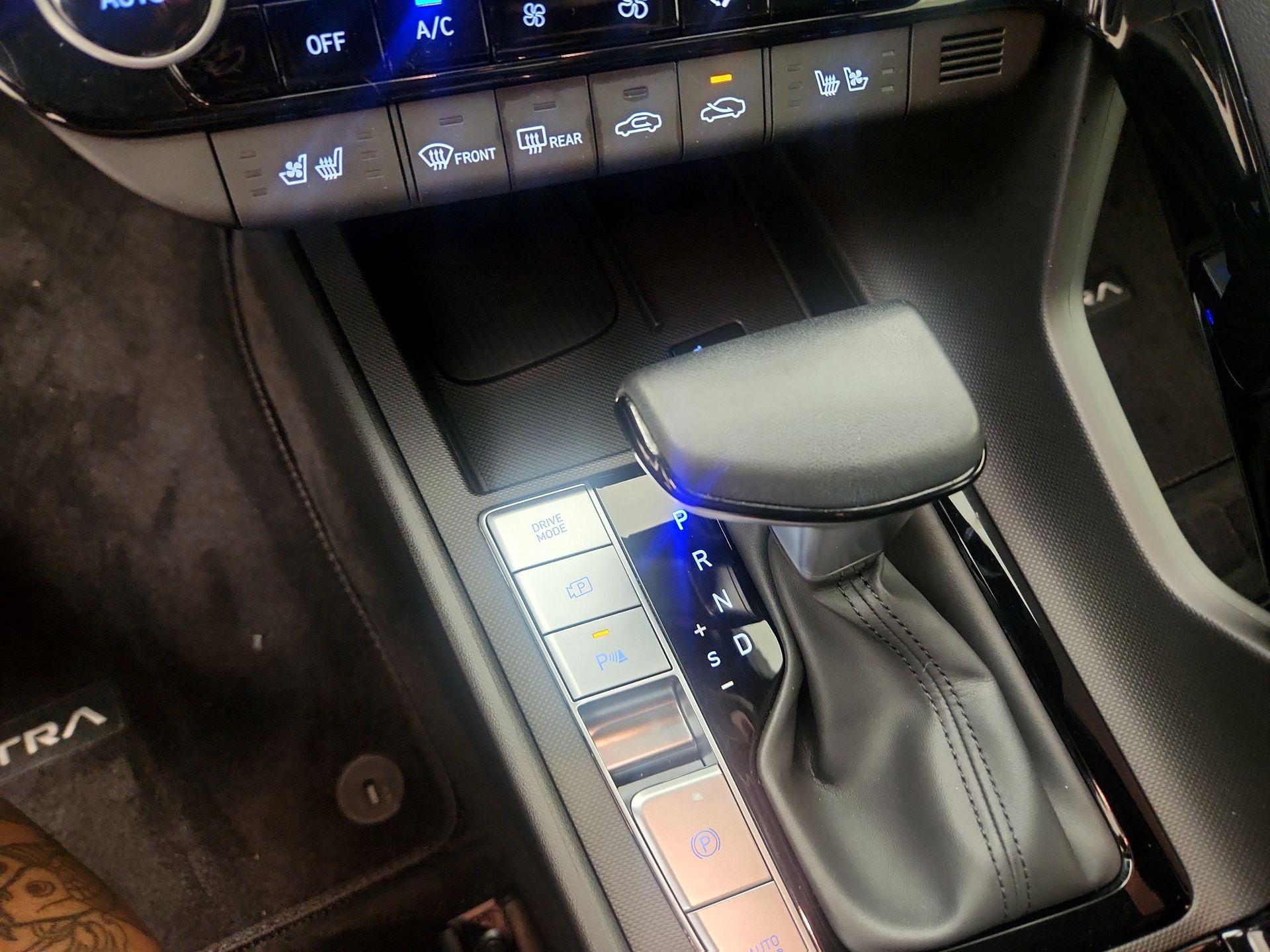Thumbnail: 2024 Hyundai Elantra - 17
