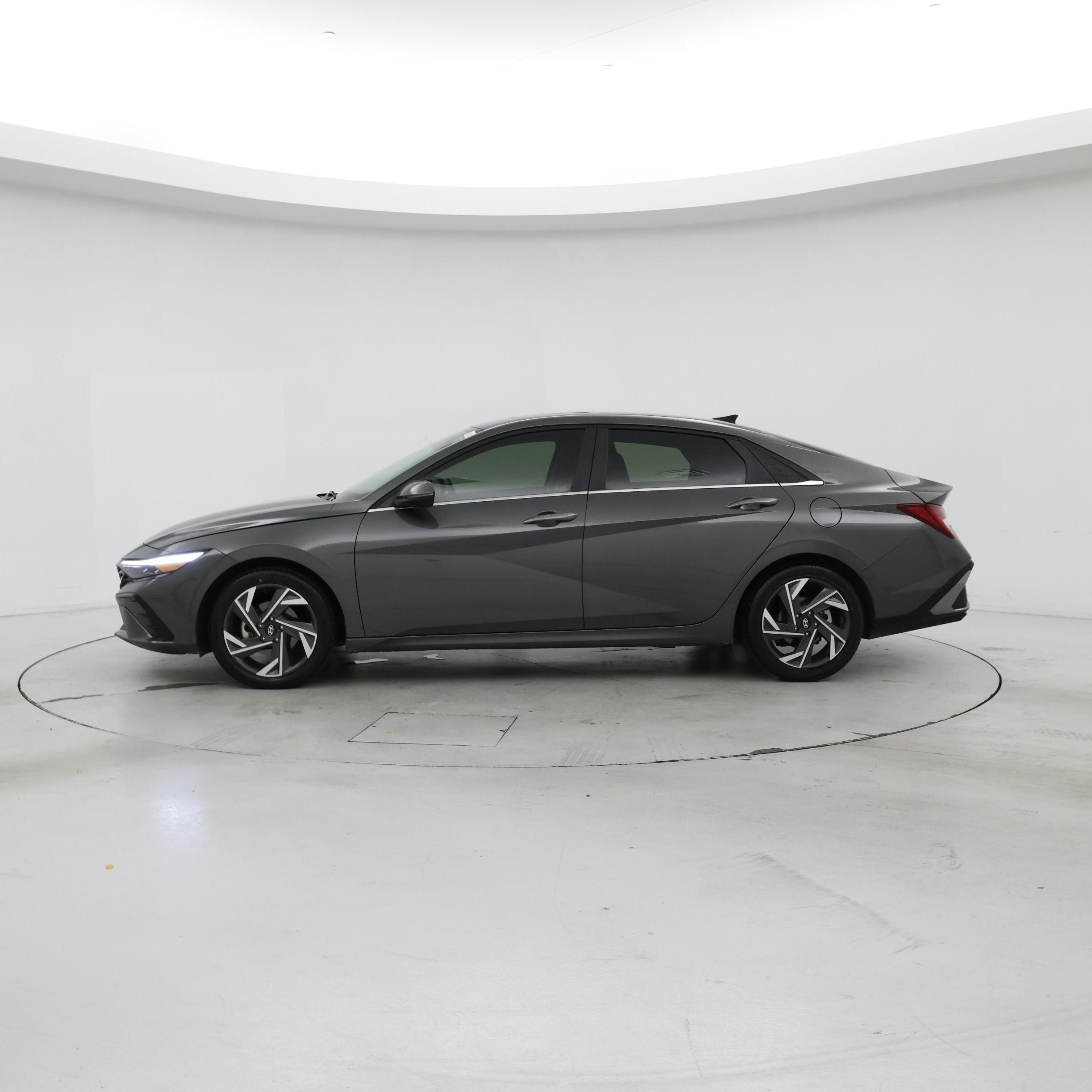 Thumbnail: 2024 Hyundai Elantra - 3