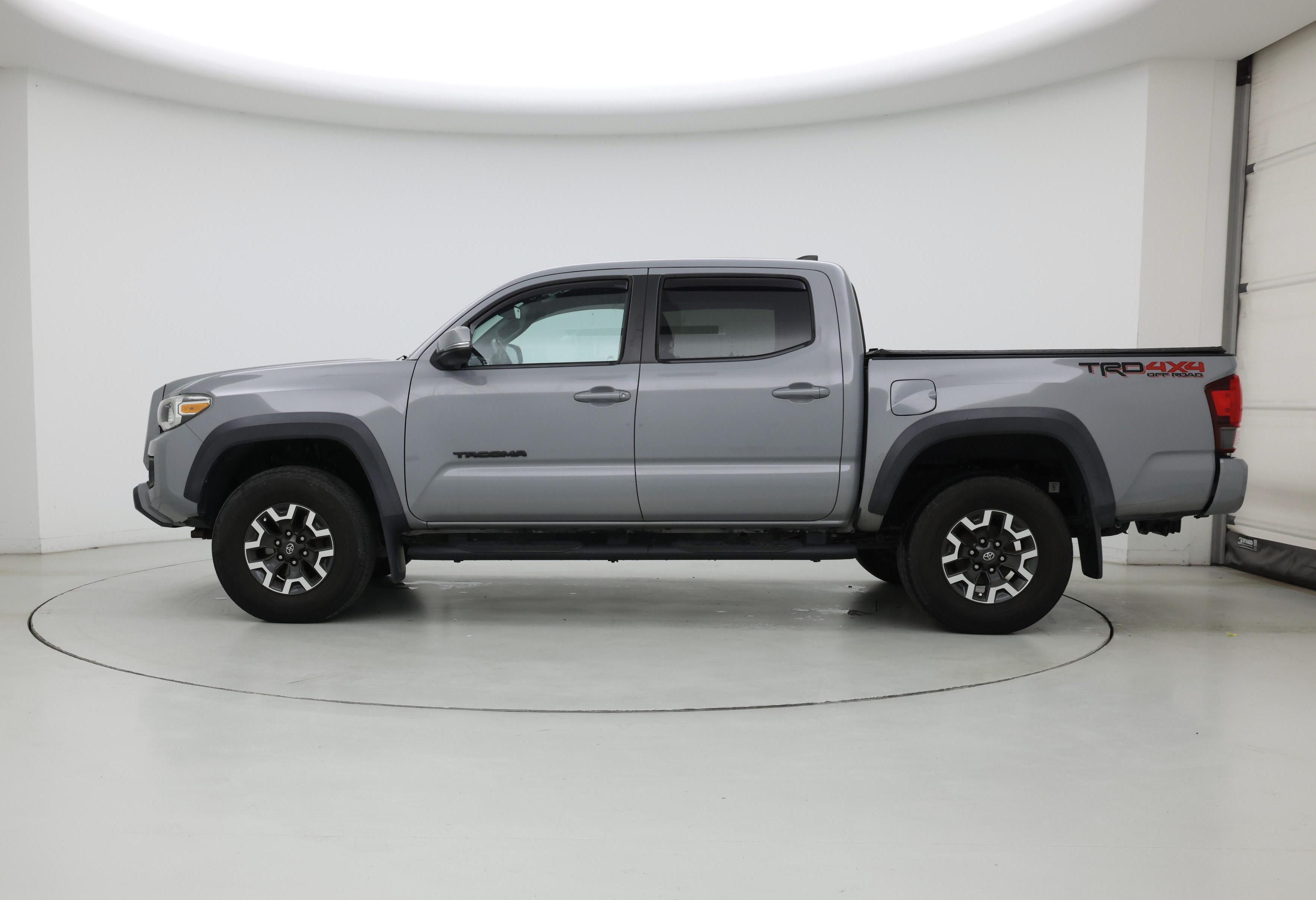 Thumbnail: 2018 Toyota Tacoma - 3