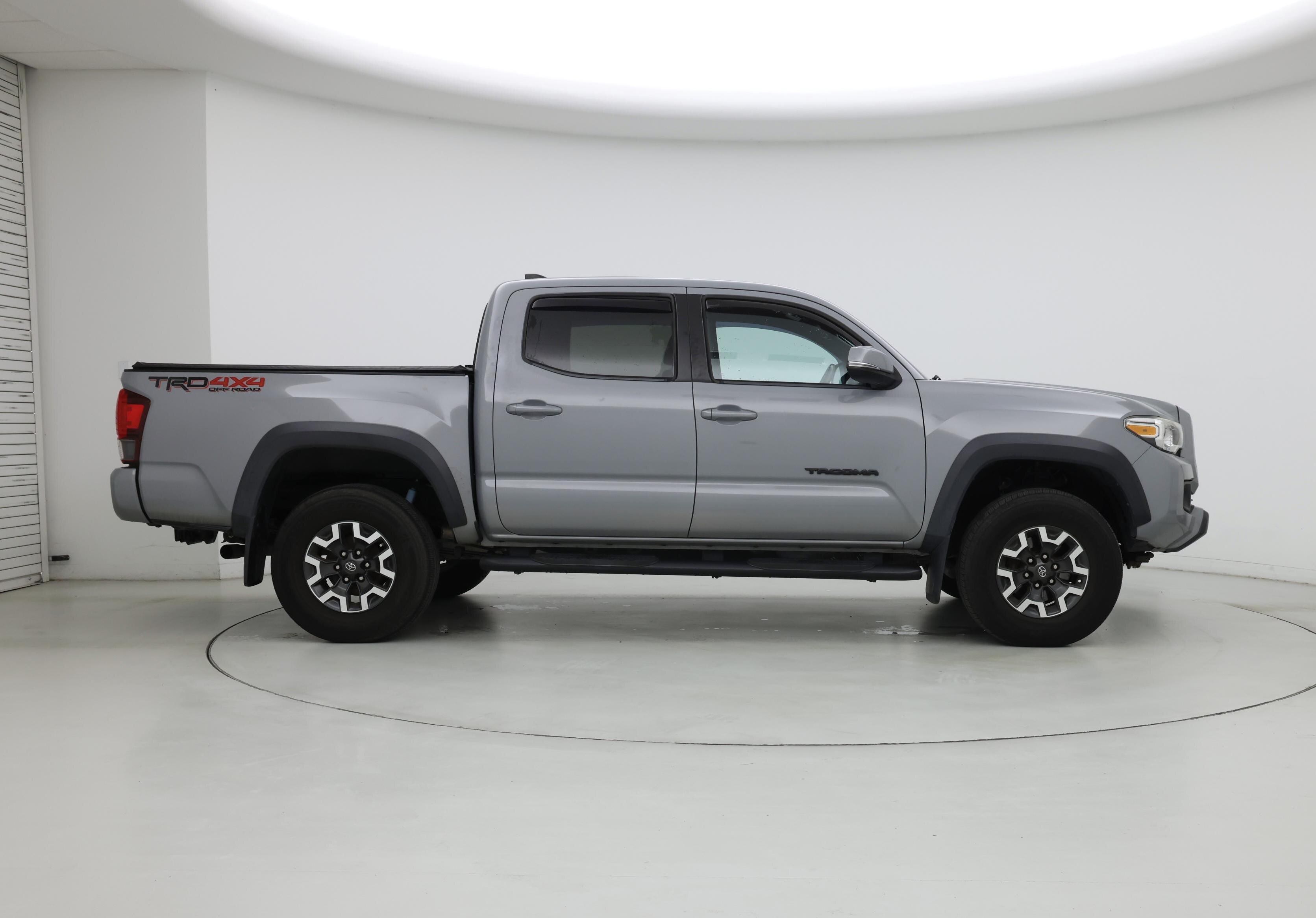 Thumbnail: 2018 Toyota Tacoma - 7