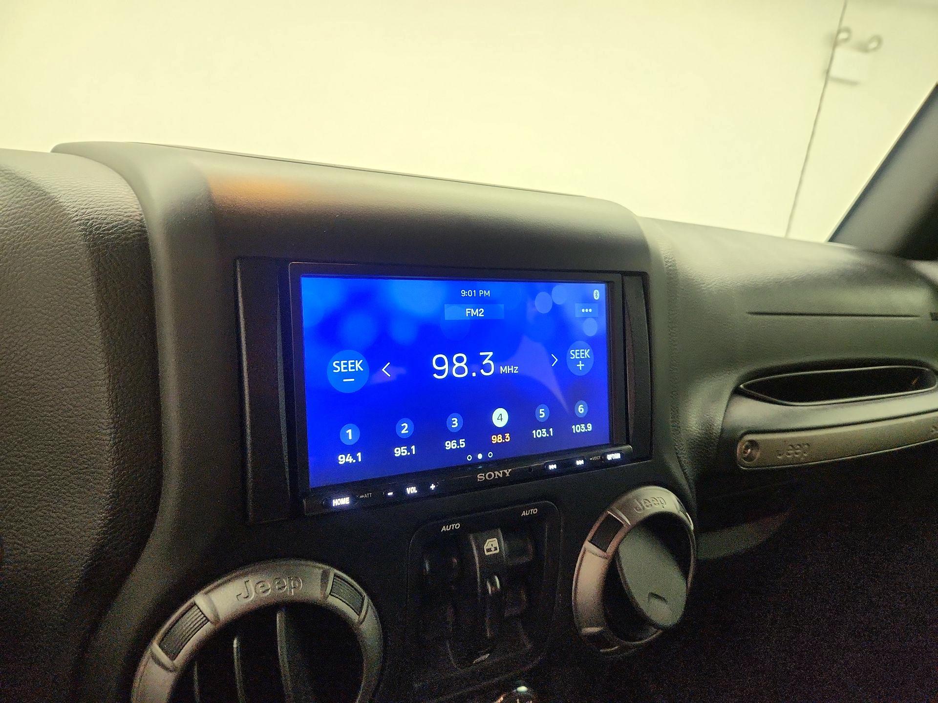 Thumbnail: 2016 Jeep Wrangler - 14