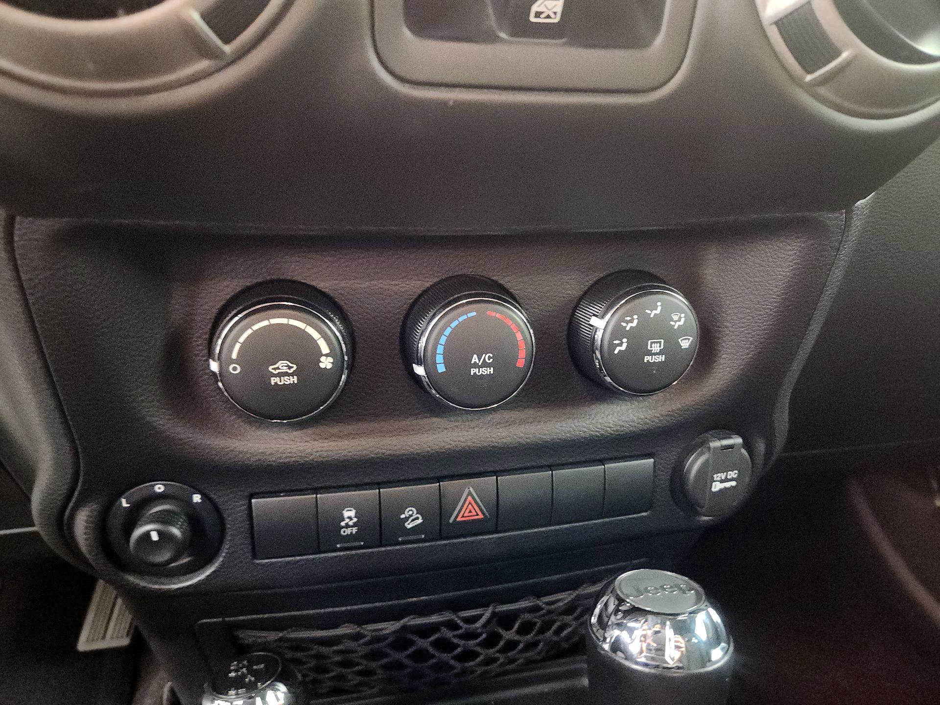 Thumbnail: 2016 Jeep Wrangler - 15