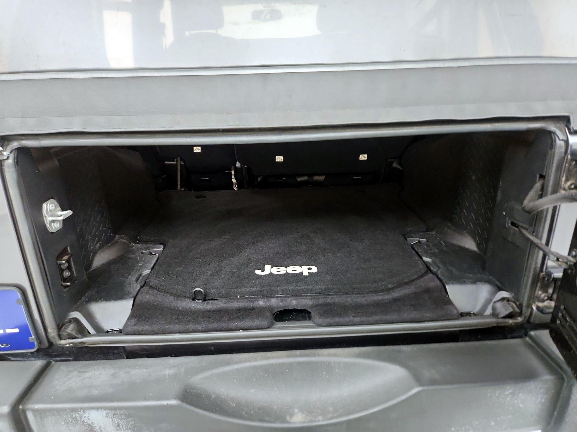 Thumbnail: 2016 Jeep Wrangler - 19