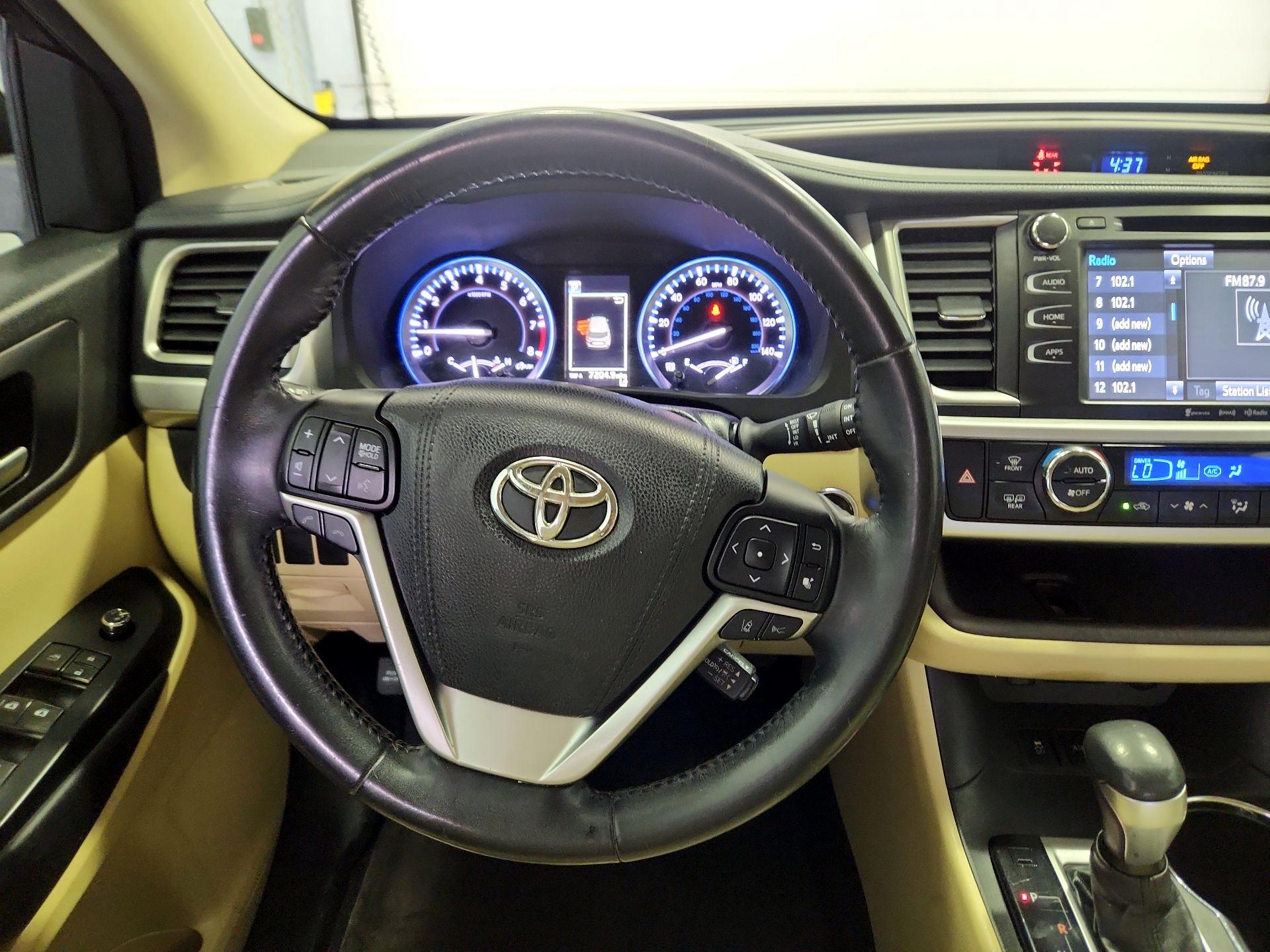 Thumbnail: 2017 Toyota Highlander - 10
