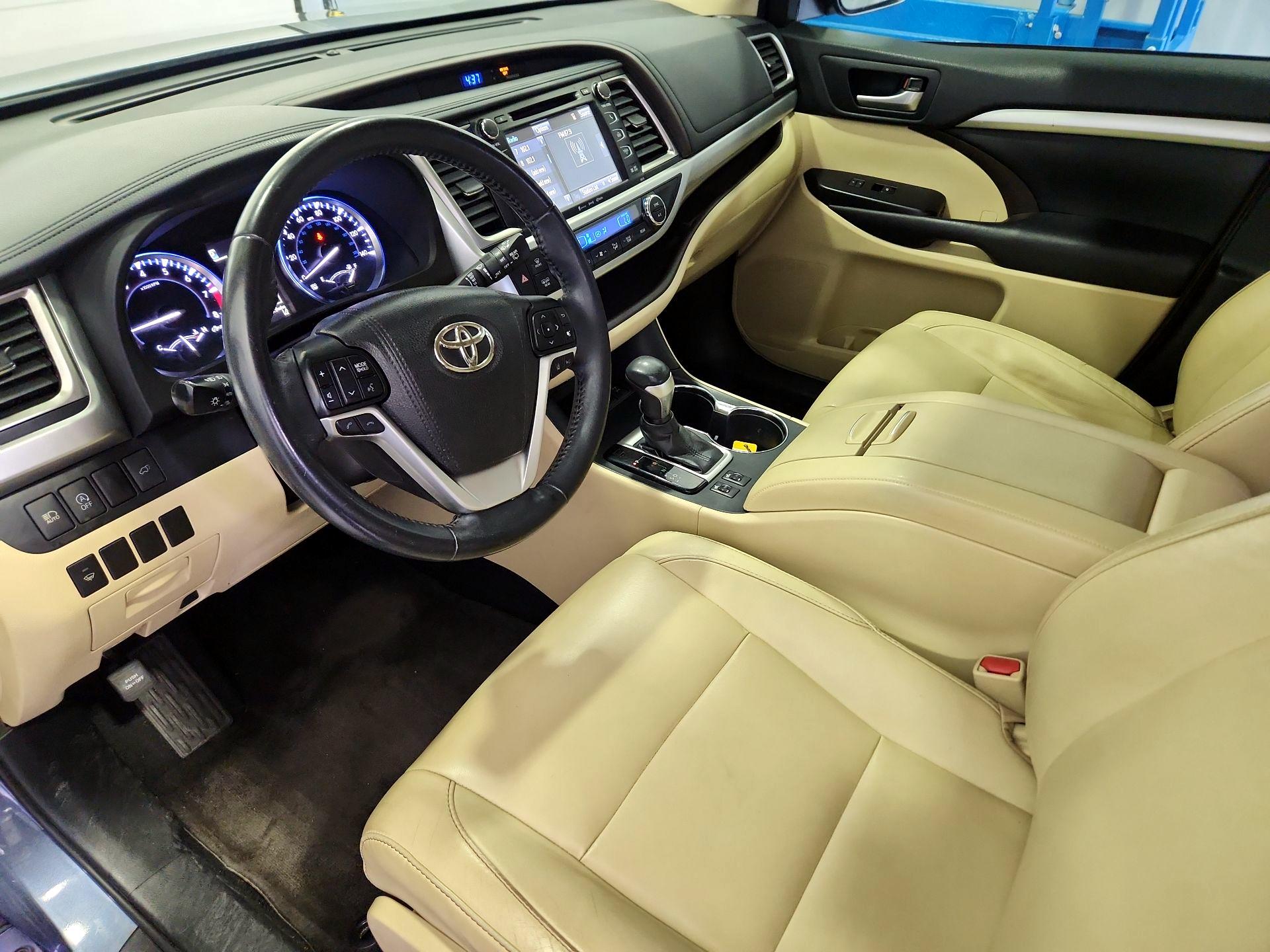 Thumbnail: 2017 Toyota Highlander - 11