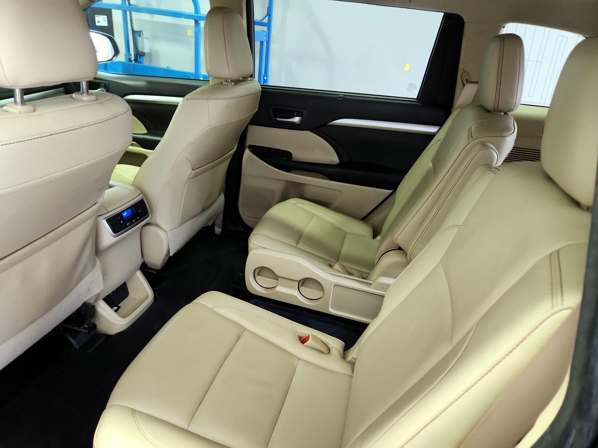Thumbnail: 2017 Toyota Highlander - 20