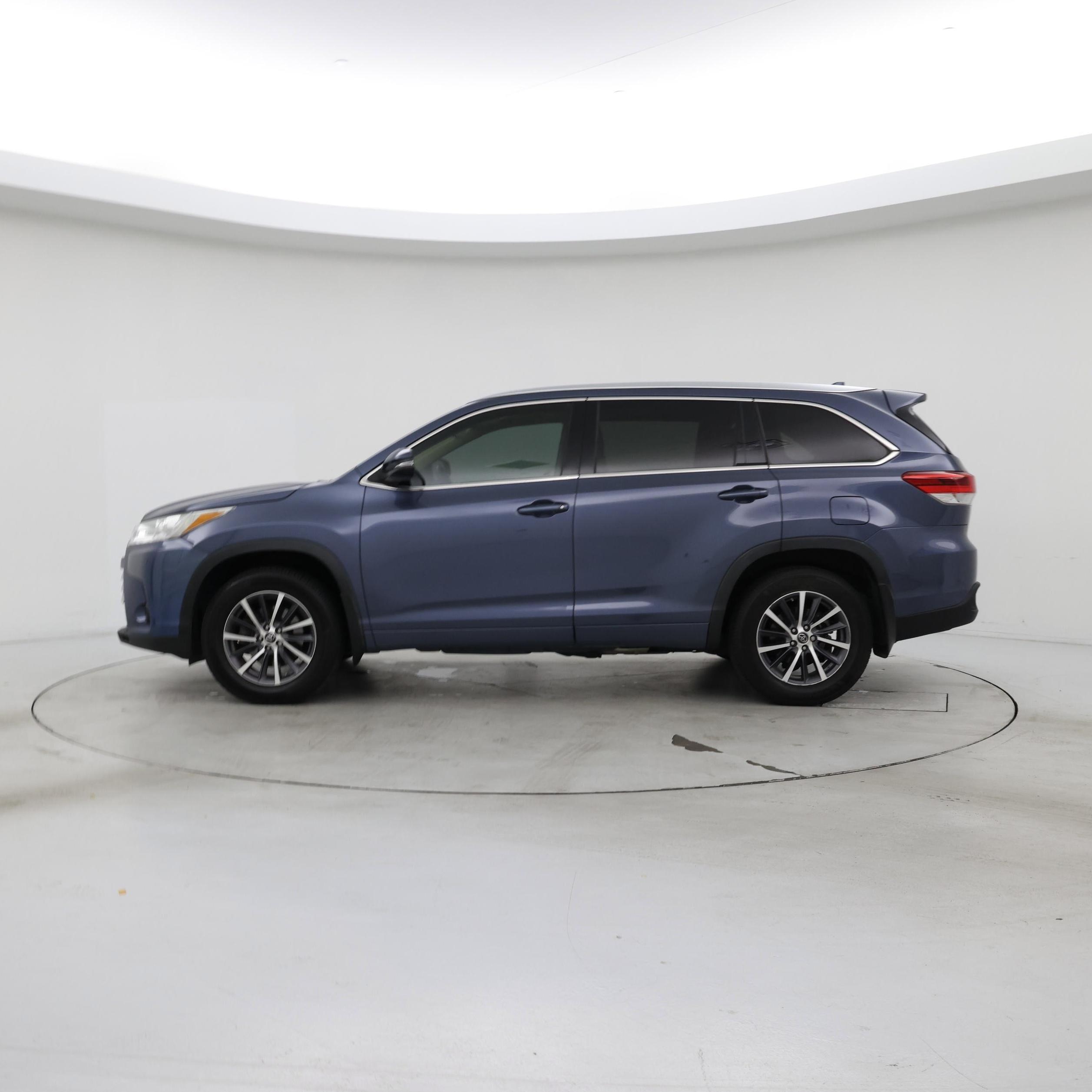 Thumbnail: 2017 Toyota Highlander - 3